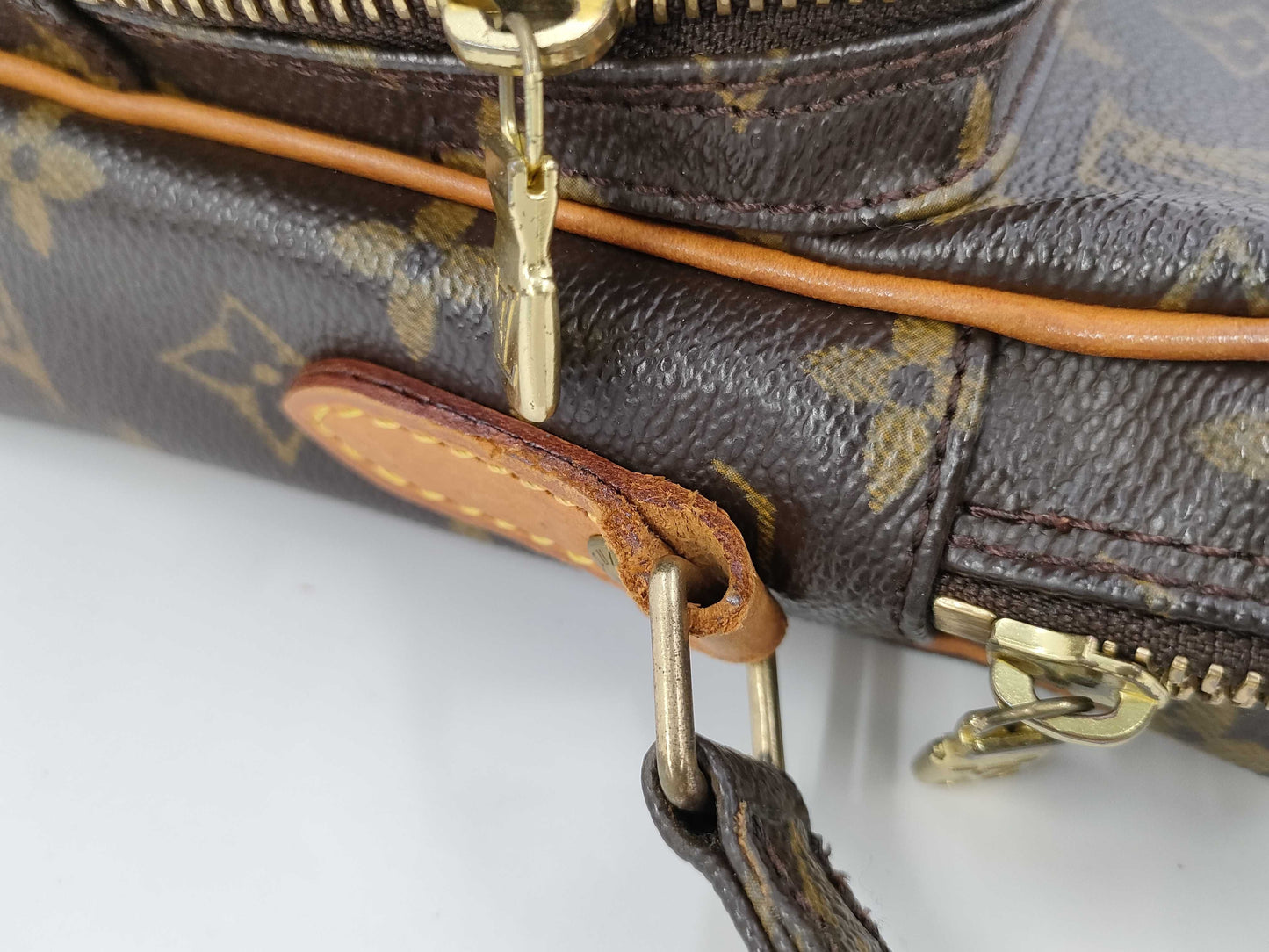 LOUIS VUITTON Monogram Shoulder Bag Serial Number Unknown