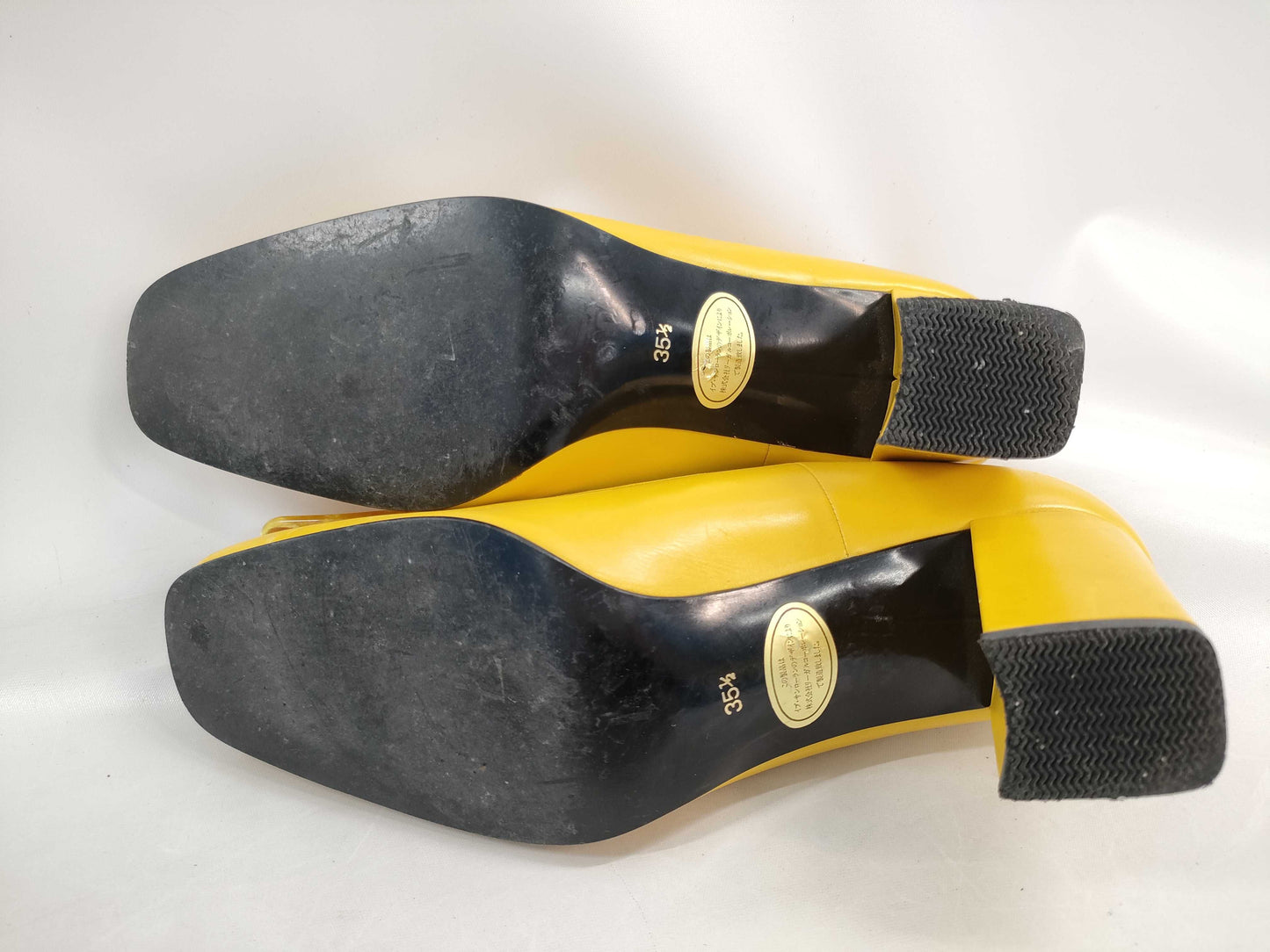 Yves Saint Laurent Pumps in Yellow Leather