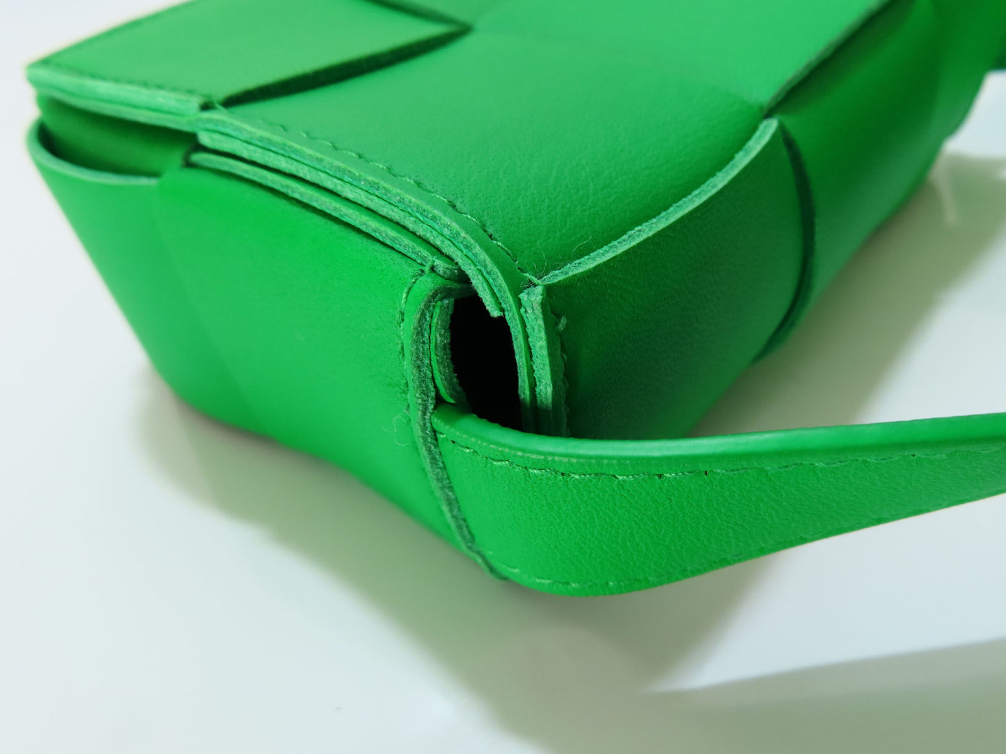BOTTEGA VENETA Intrecciato Cassette Green Shoulder Bag