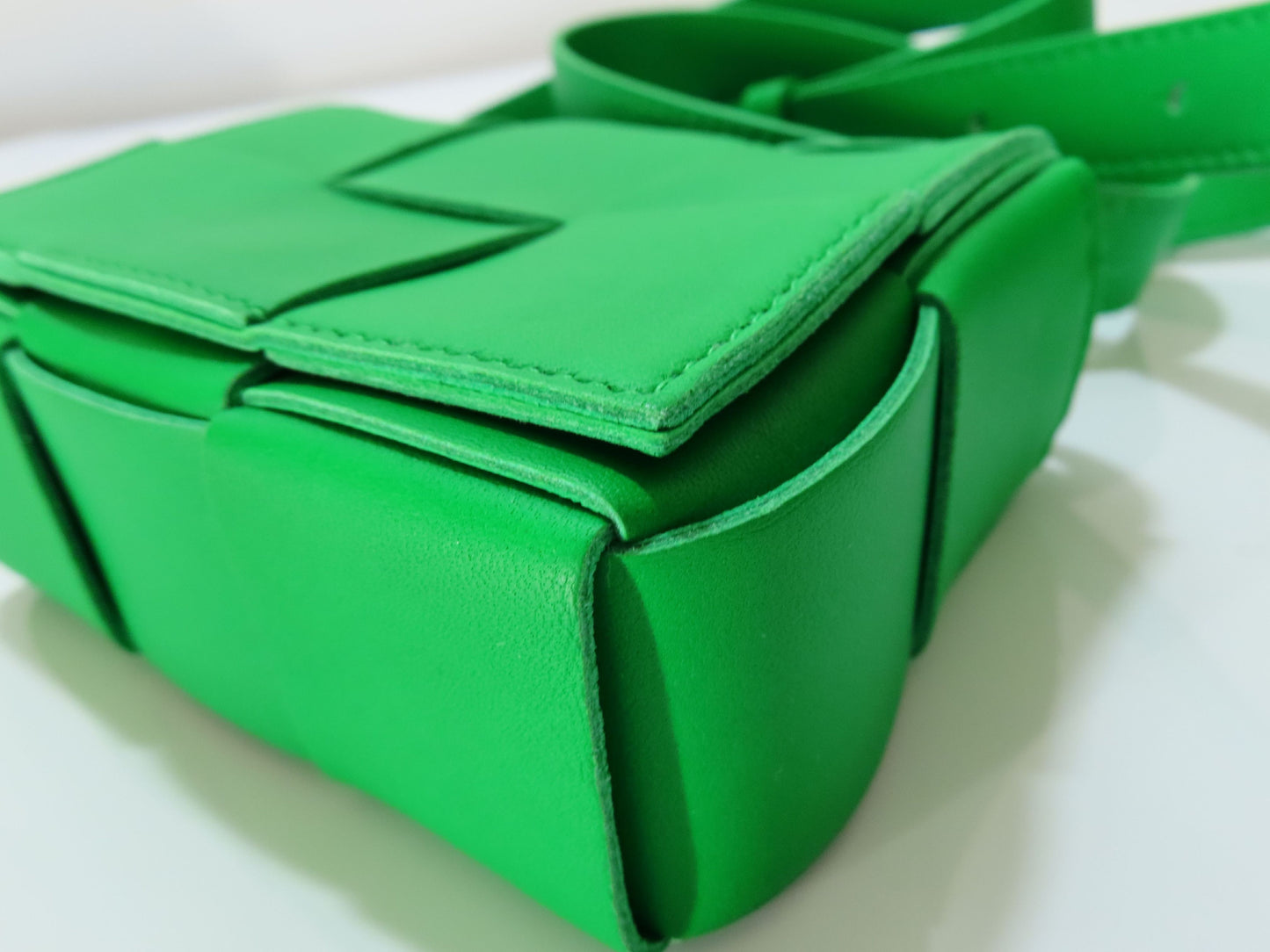 BOTTEGA VENETA Intrecciato Cassette Green Shoulder Bag