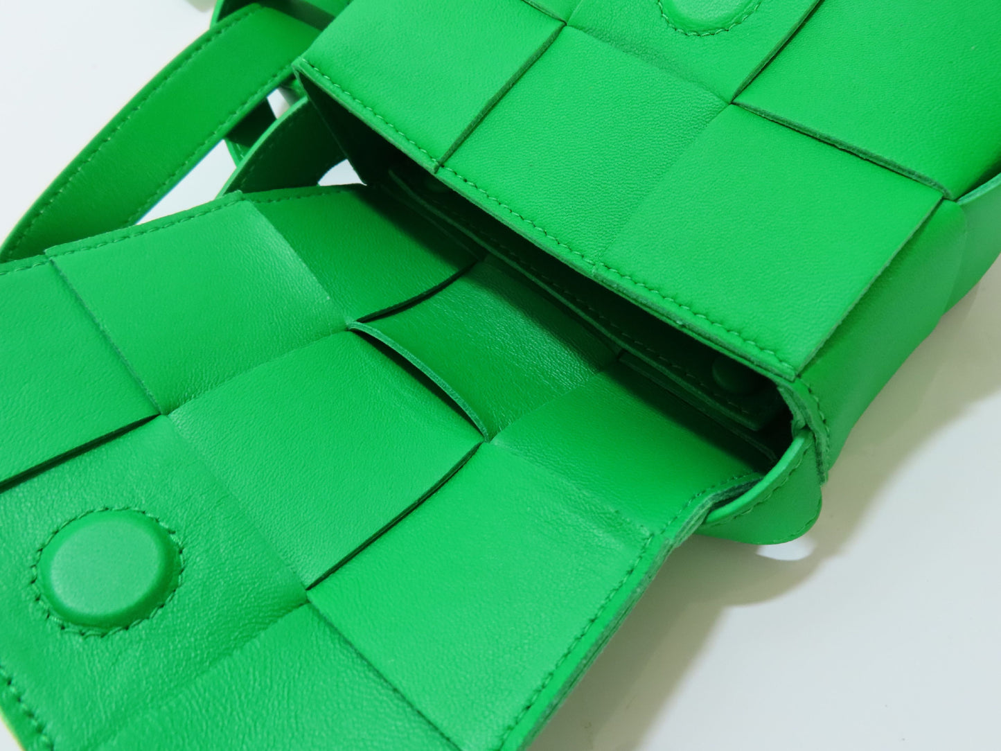 BOTTEGA VENETA Intrecciato Cassette Green Shoulder Bag