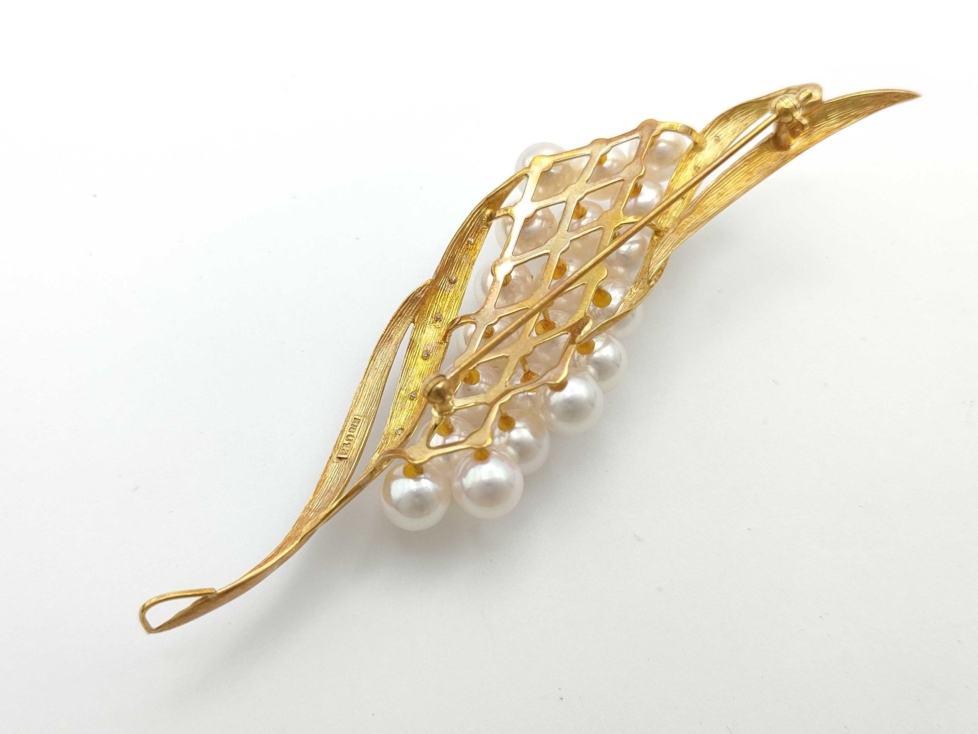Pearl diameter: approx. 6.7-6.9mm, D0.12ct, 18K gold, 19.2g, brooch