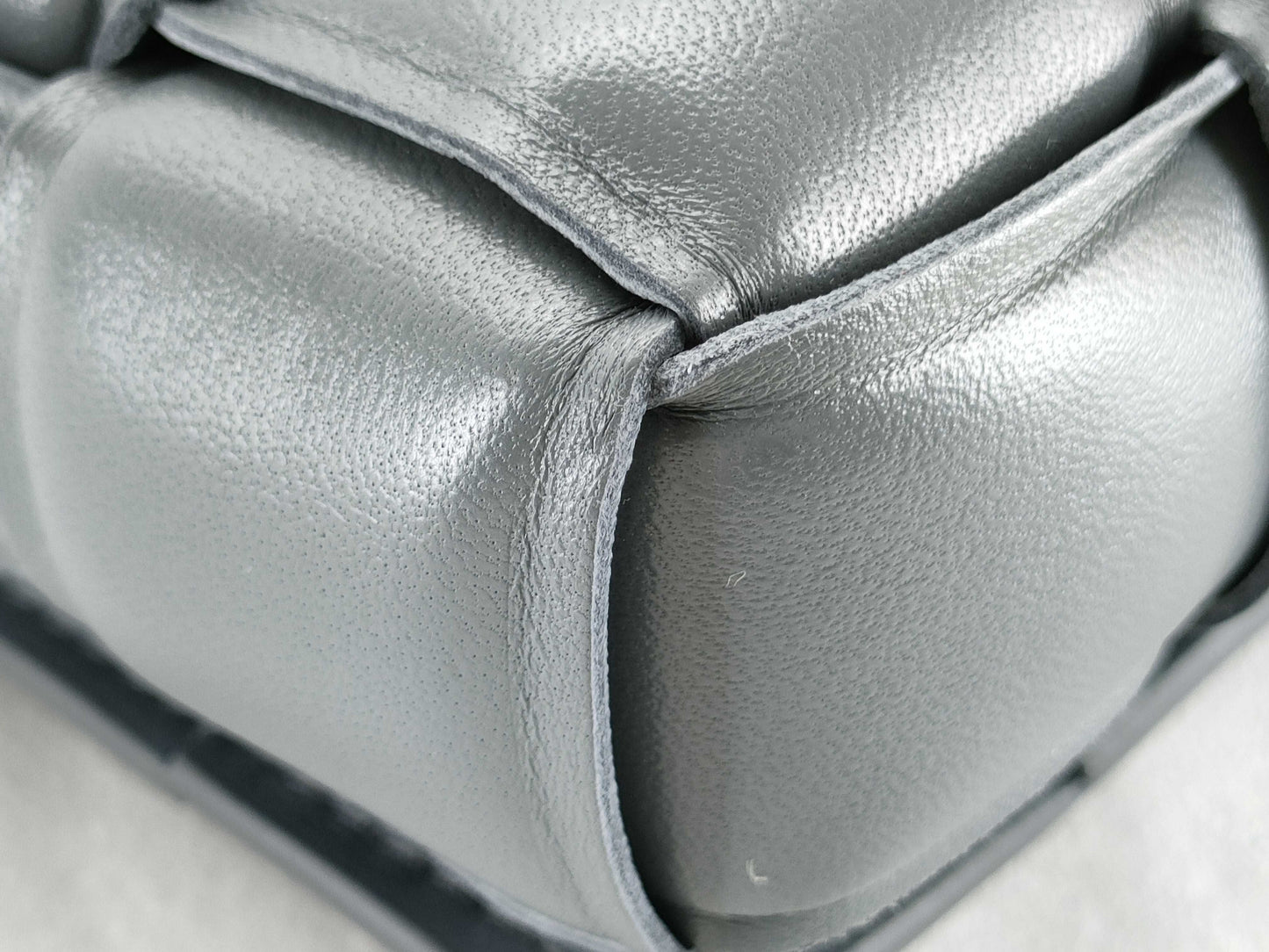 BOTTEGA VENETA Intrecciato Padded Cassette Maxi Intrecciato Lambskin Gray Shoulder Bag