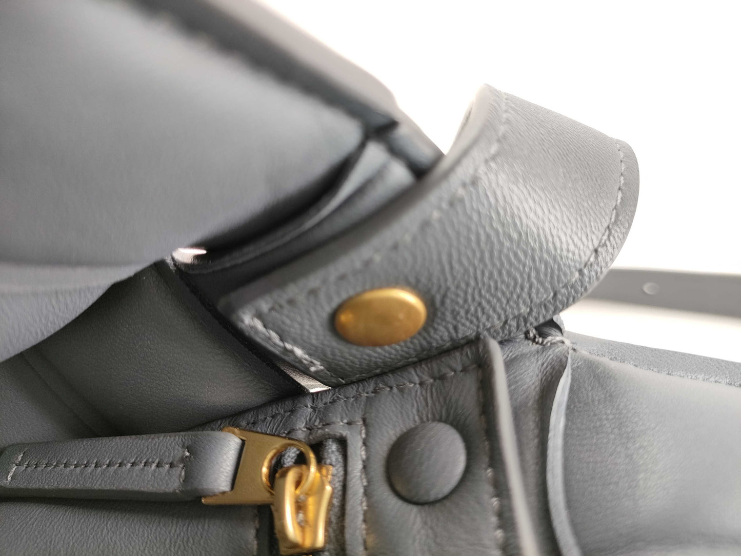 BOTTEGA VENETA Intrecciato Padded Cassette Maxi Intrecciato Lambskin Gray Shoulder Bag