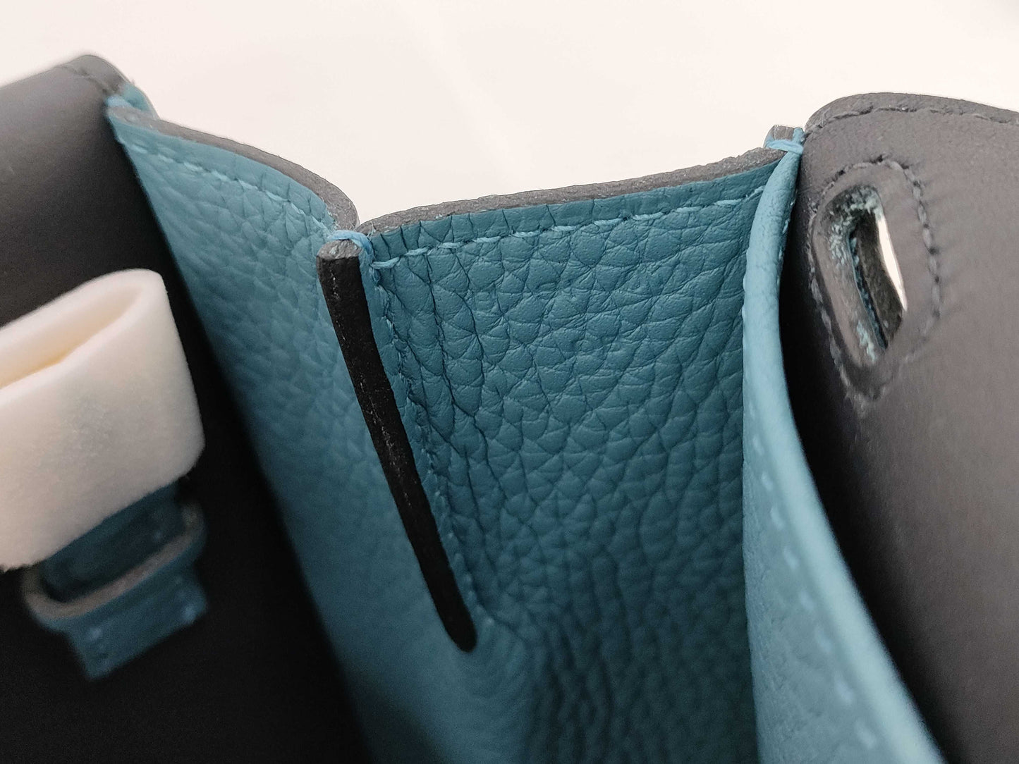HERMES Arzan 25 Verso Shoulder Bag in Taurillon Clemence Leather, New Blue Jean Leather, Caban, GD Hardware, B Stamp