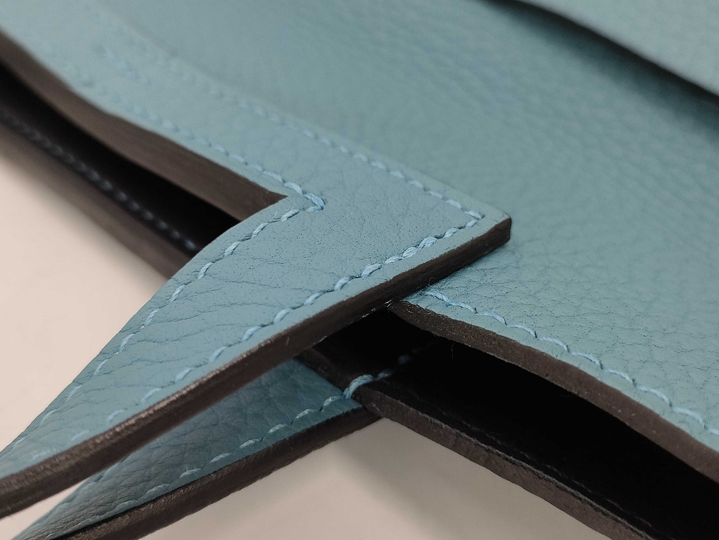 HERMES Arzan 25 Verso Shoulder Bag in Taurillon Clemence Leather, New Blue Jean Leather, Caban, GD Hardware, B Stamp