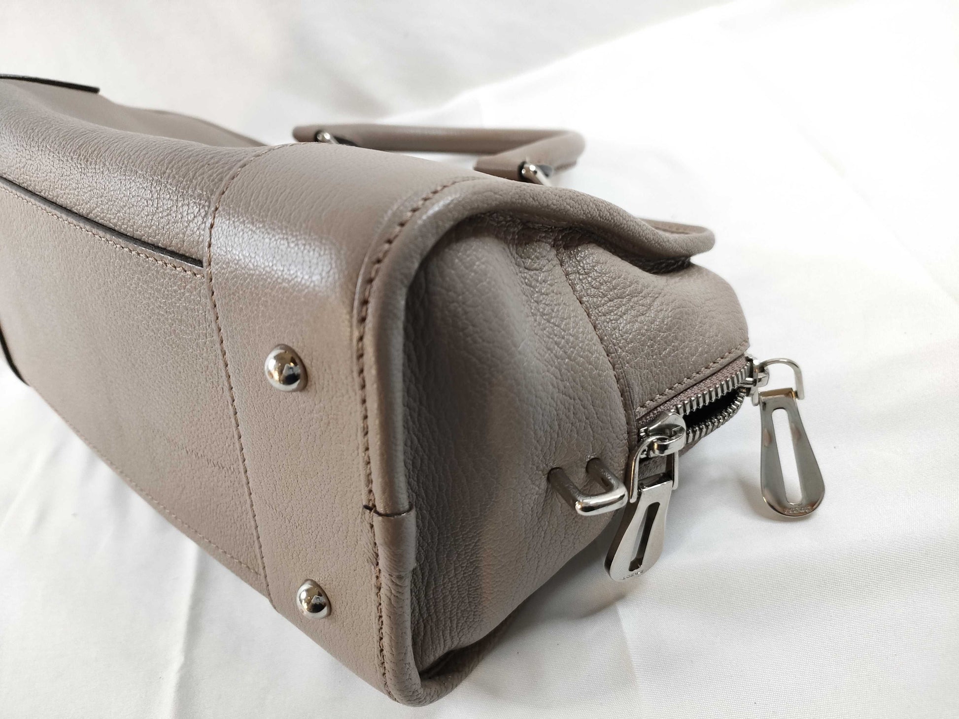 LOEWE Amazona 28 Beige Handbag