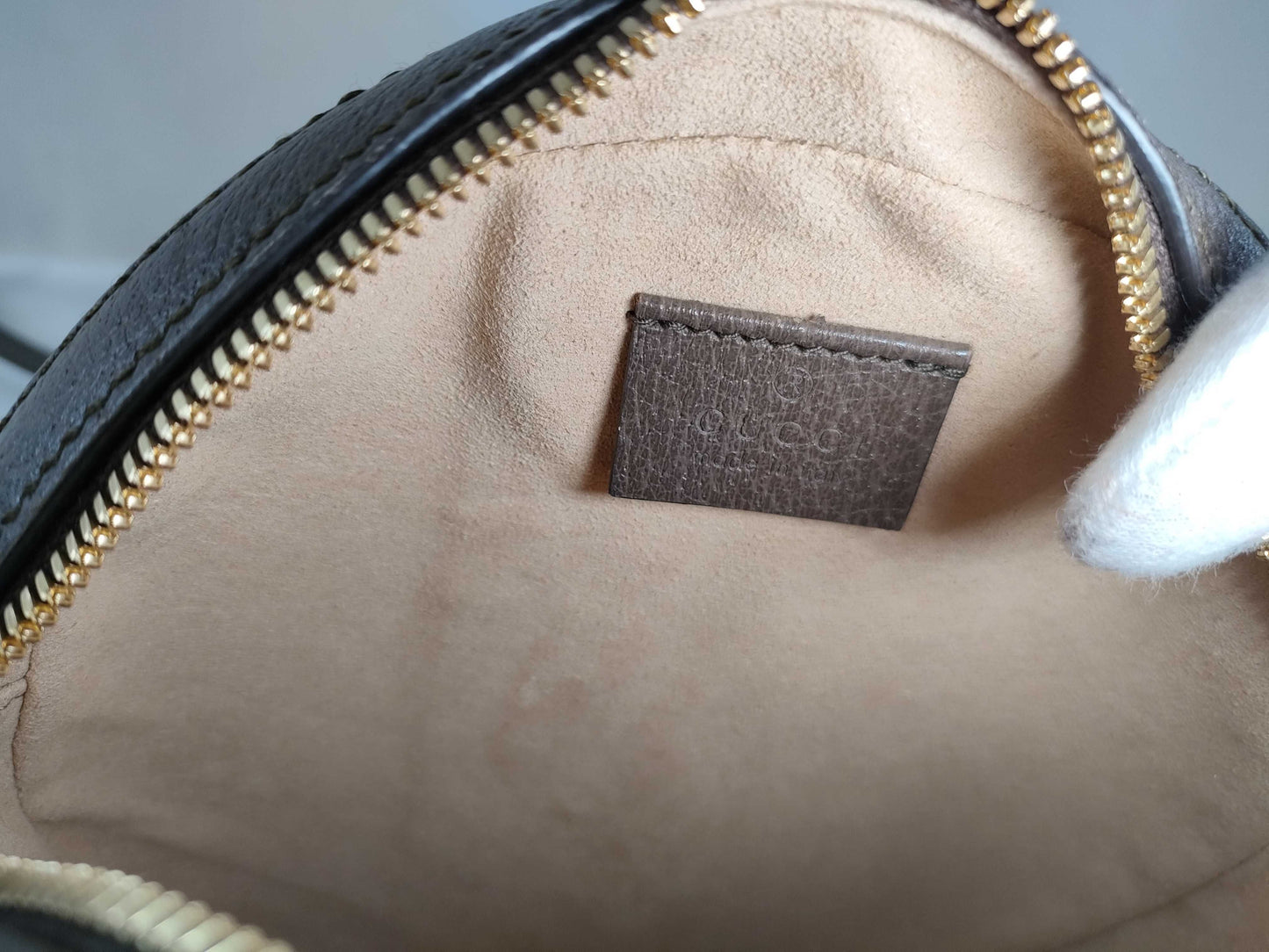 GUCCI GG Supreme Sherry Shoulder Bag