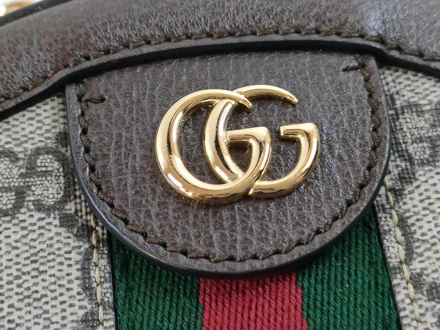 GUCCI GG Supreme Sherry Shoulder Bag