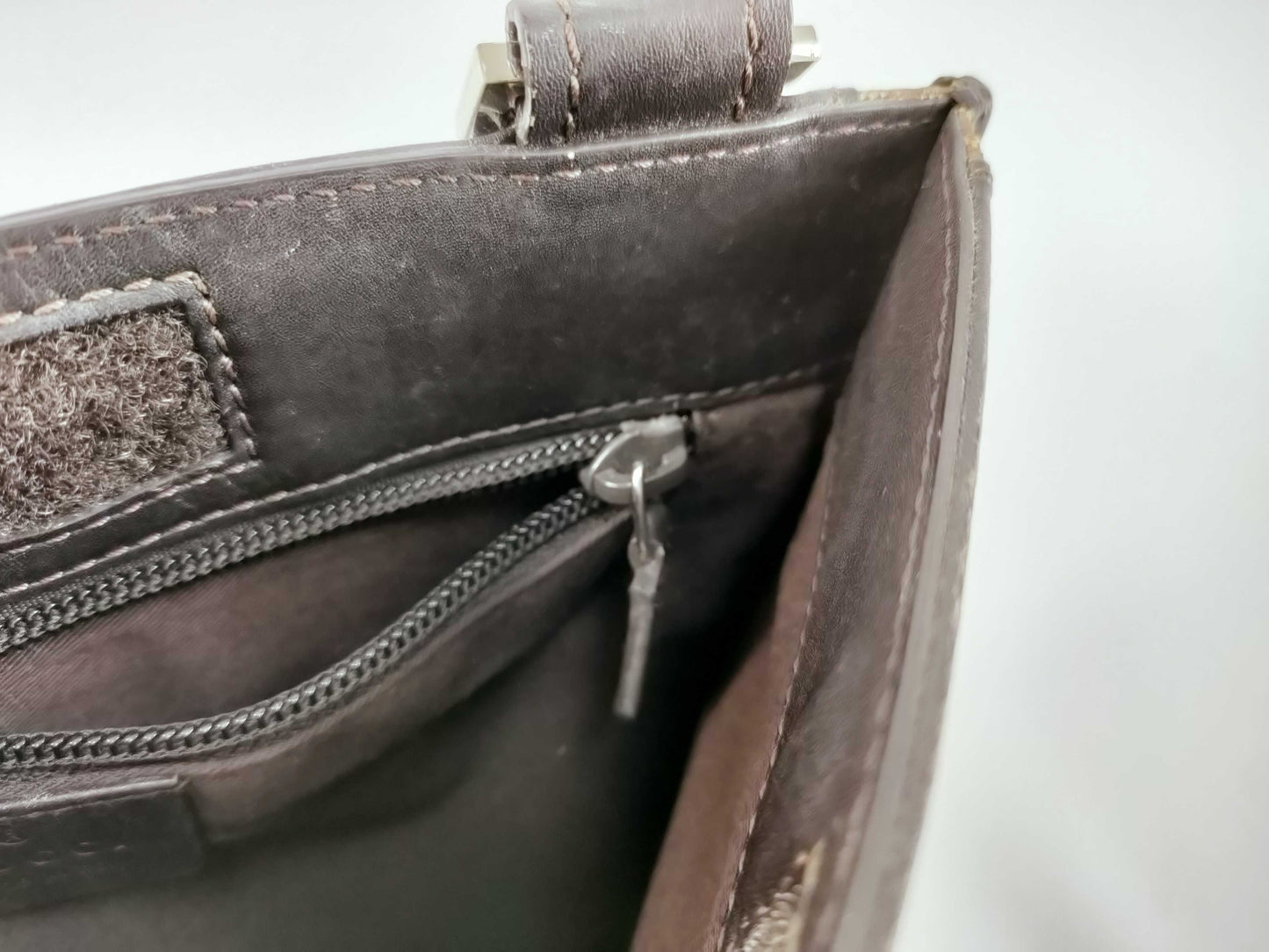 GUCCI GG Canvas Shoulder Bag Gucci GG Canvas Shoulder Bag