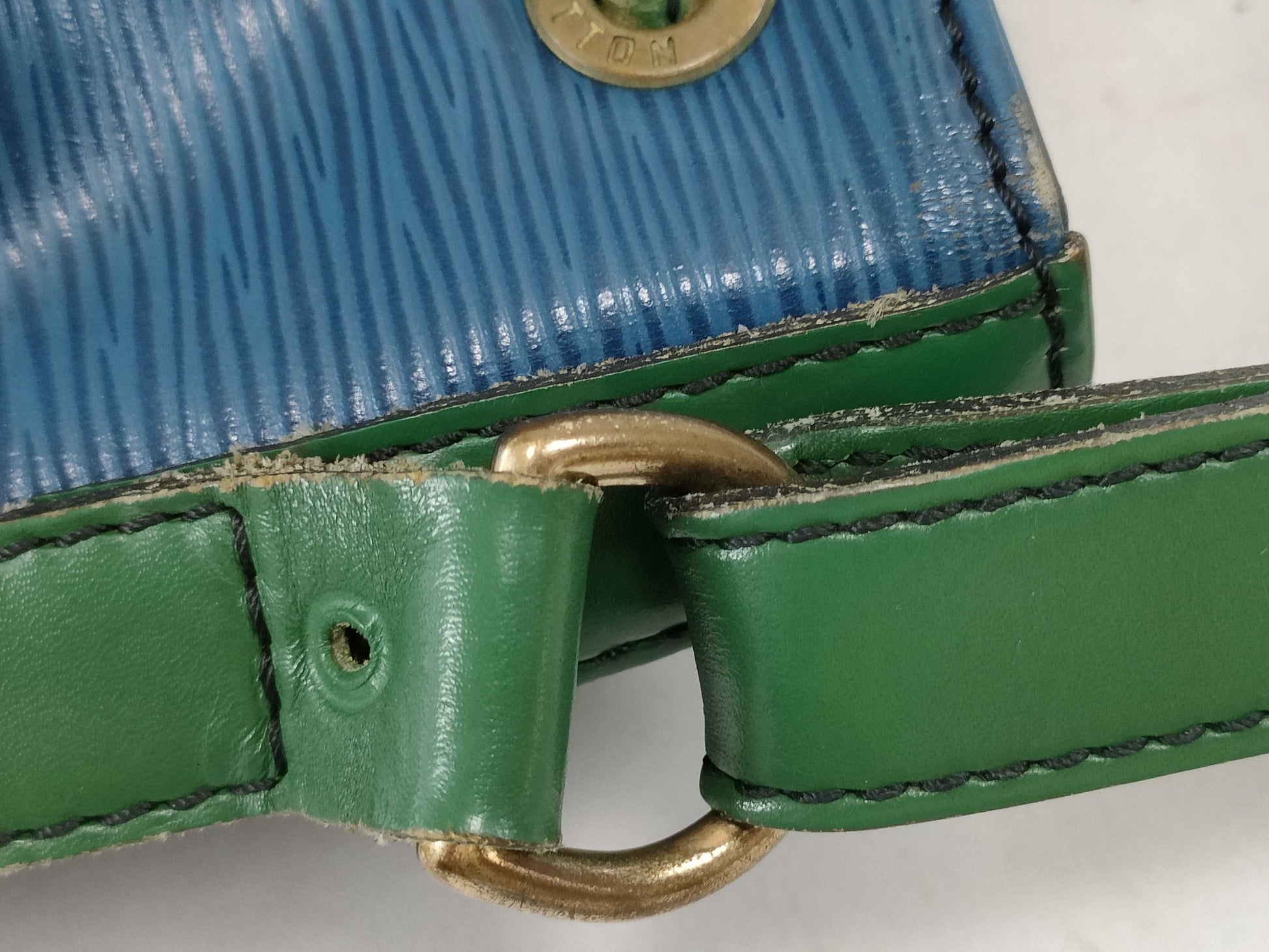 LOUIS VUITTON Epi Louis Vuitton M44044 Noe Epi Leather Blue and Borneo Green Two-Tone Shoulder Bag
