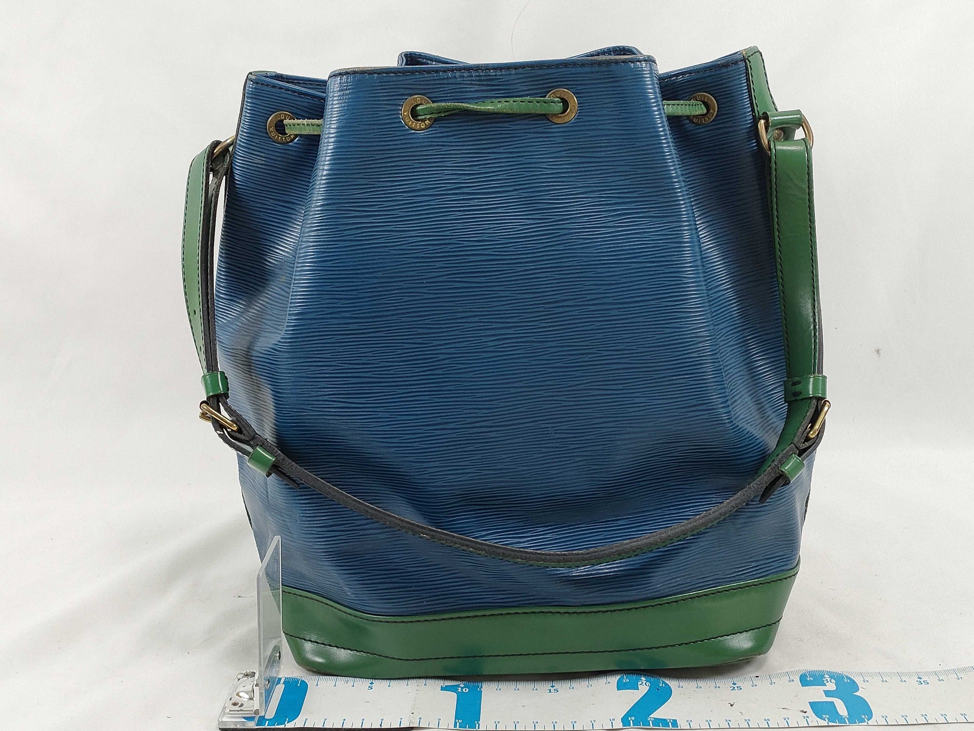 LOUIS VUITTON Epi Louis Vuitton M44044 Noe Epi Leather Blue and Borneo Green Two-Tone Shoulder Bag