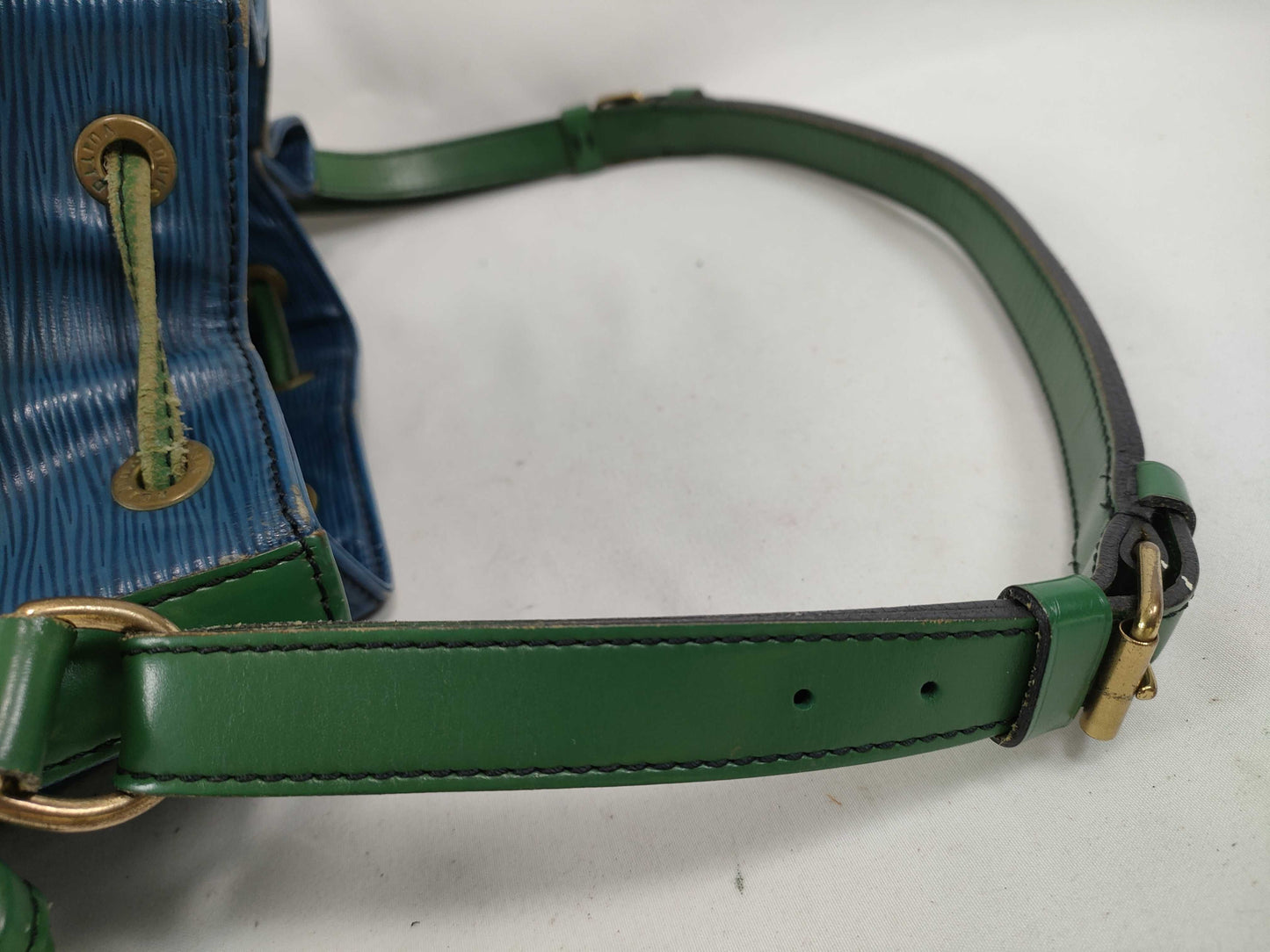 LOUIS VUITTON Epi Louis Vuitton M44044 Noe Epi Leather Blue and Borneo Green Two-Tone Shoulder Bag