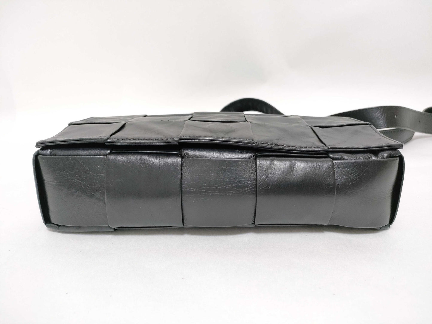 BOTTEGA VENETA Intrecciato Maxi Intrecciato Cassette Leather Shoulder Bag