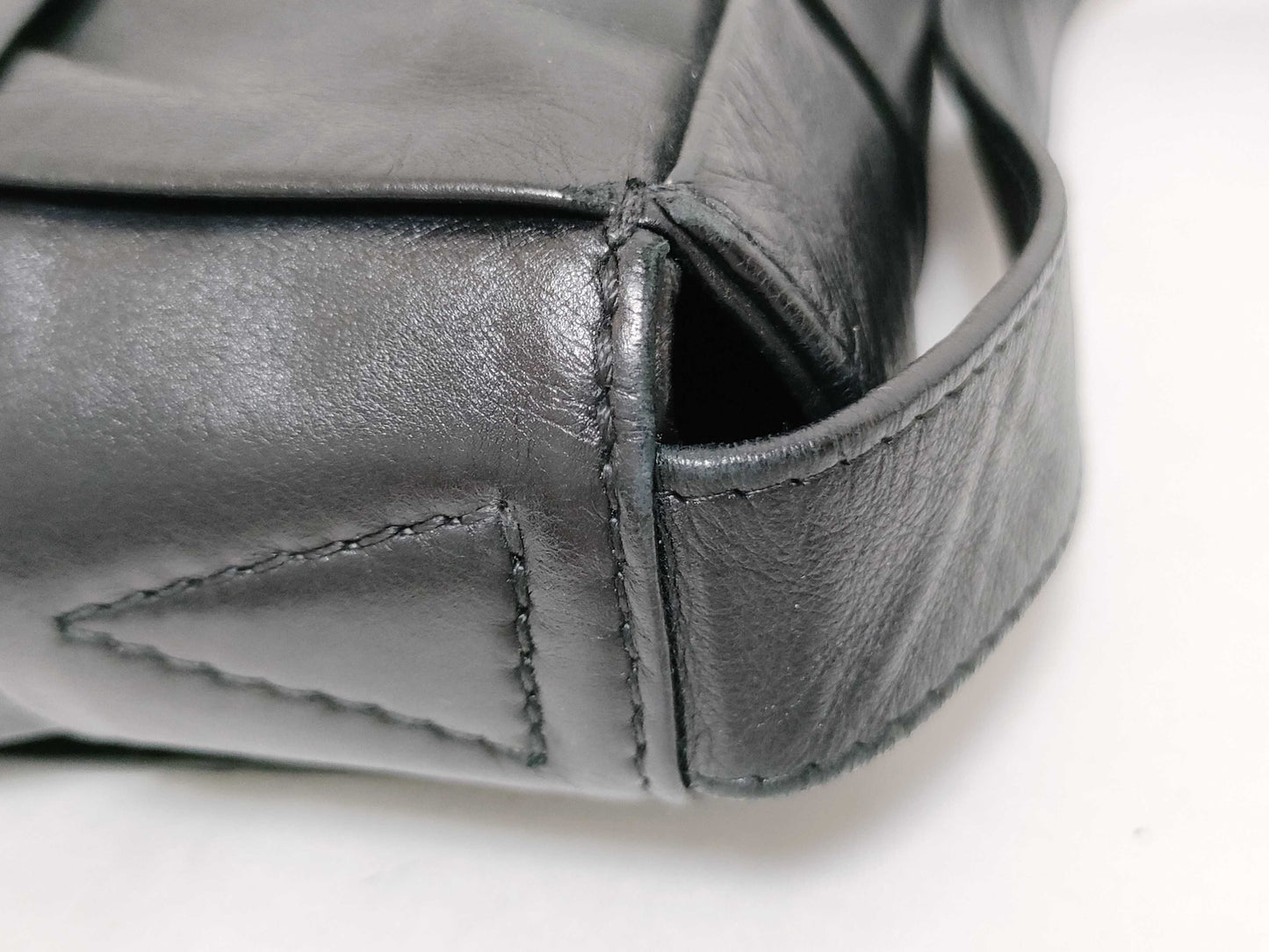 BOTTEGA VENETA Intrecciato Maxi Intrecciato Cassette Leather Shoulder Bag