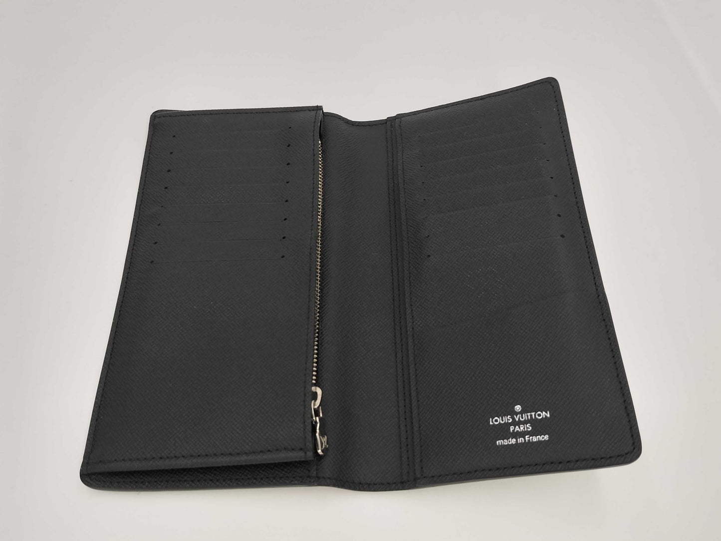 LOUIS VUITTON Taiga Portefeuille Brazza M30501 Wallet
