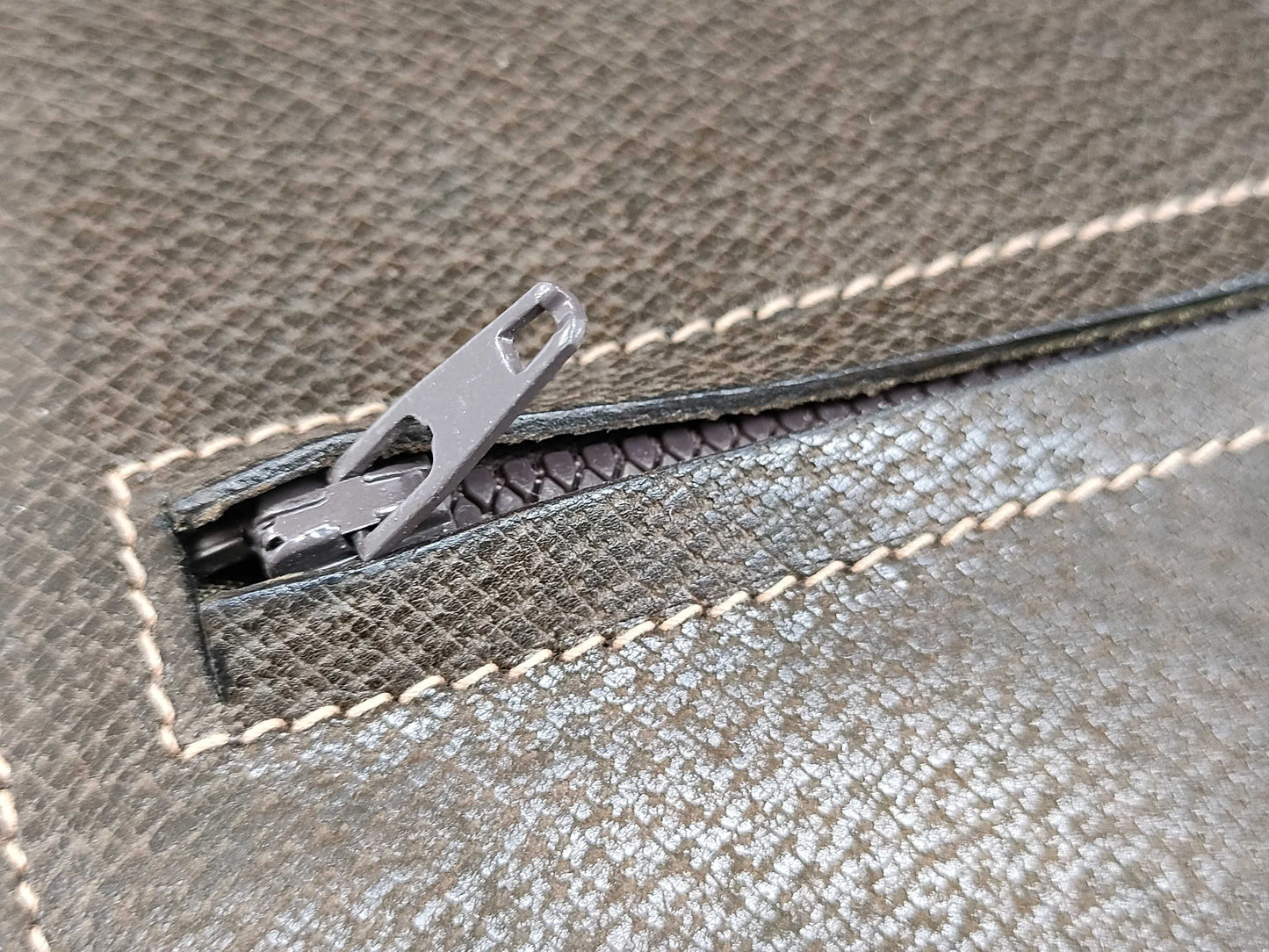 GUCCI Old Gucci Leather Shoulder Bag