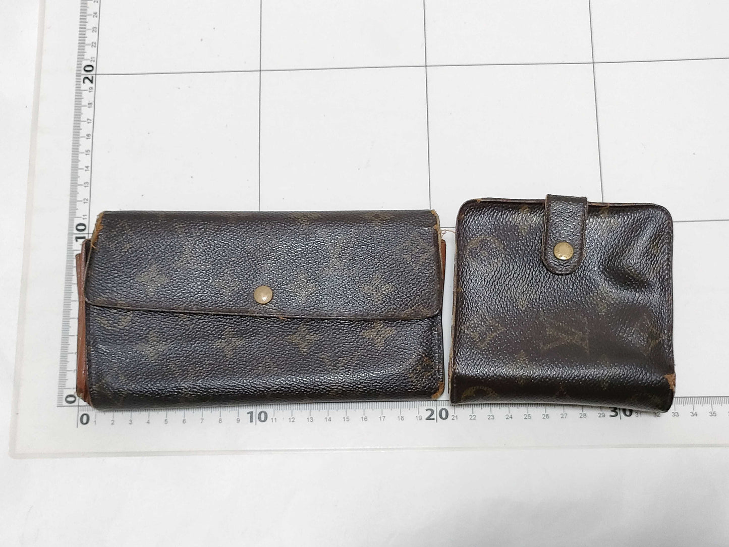 LOUIS VUITTON Monogram Louis Vuitton 5-Piece Wallet Set