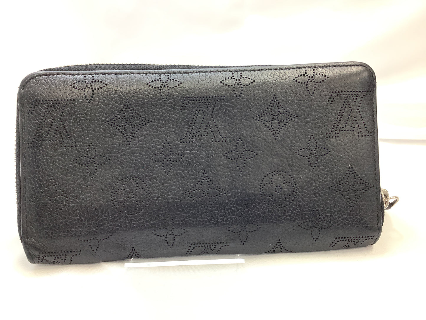 LOUIS VUITTON Mahina Zippy Wallet