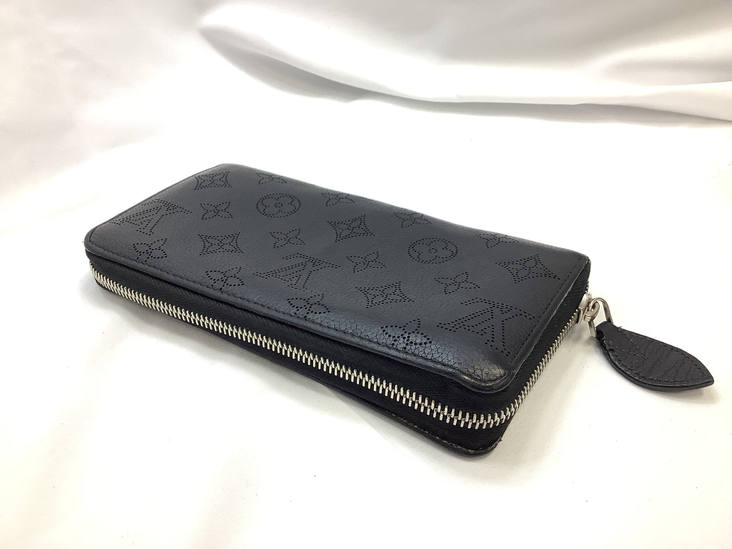 LOUIS VUITTON Mahina Zippy Wallet