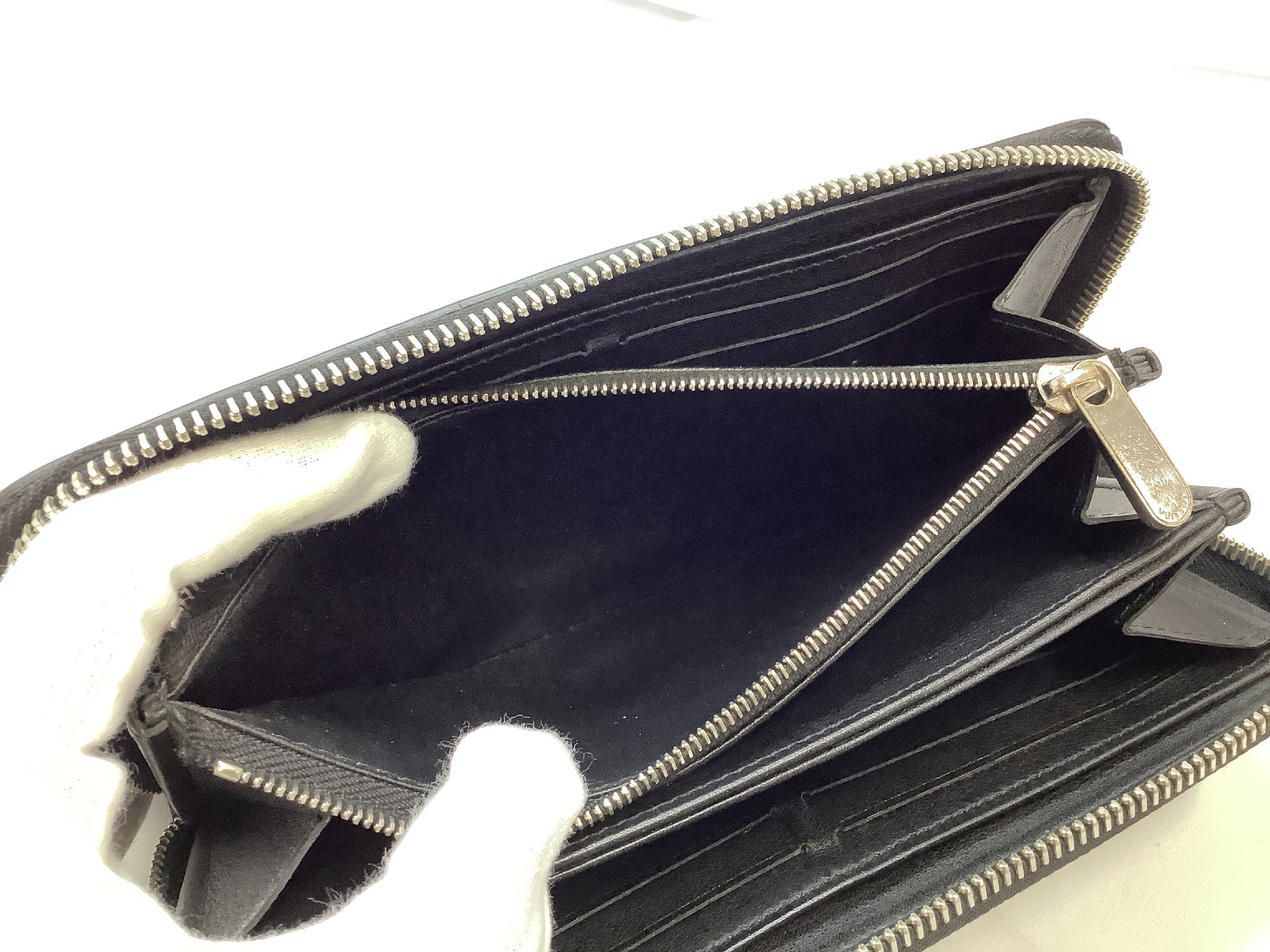 LOUIS VUITTON Mahina Zippy Wallet