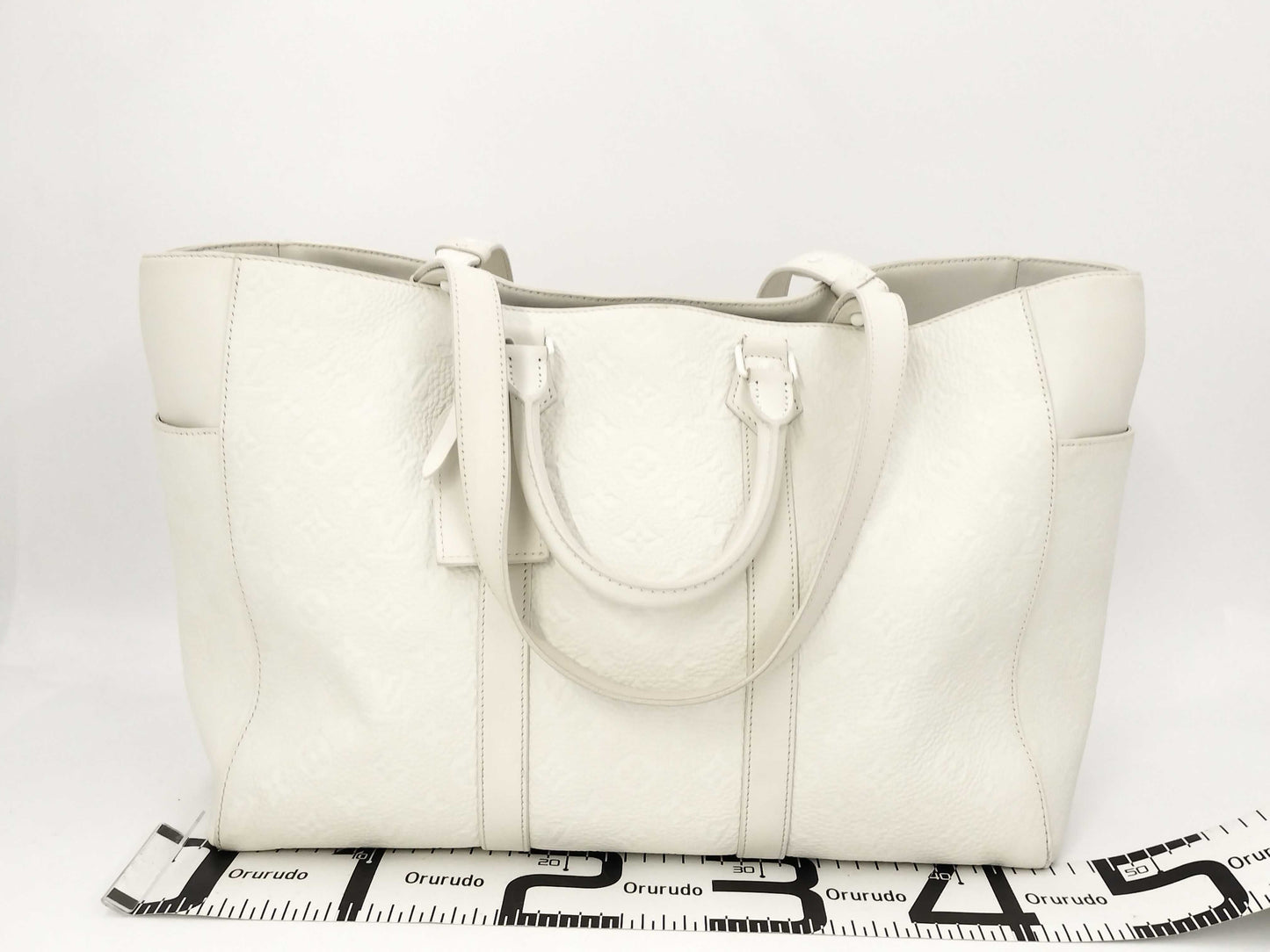 LOUIS VUITTON M24383 Sac Plat 24H Taurillon Bag