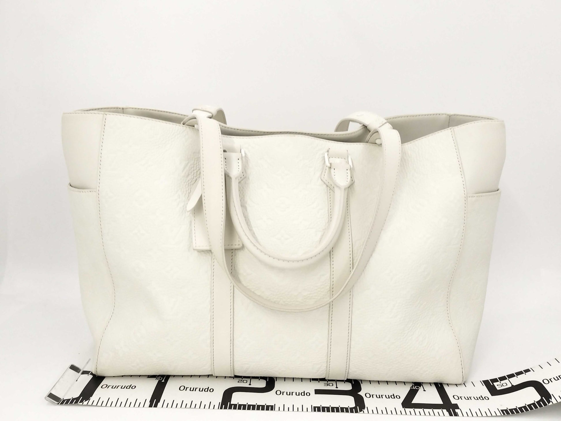 LOUIS VUITTON M24383 Sac Plat 24H Taurillon Bag