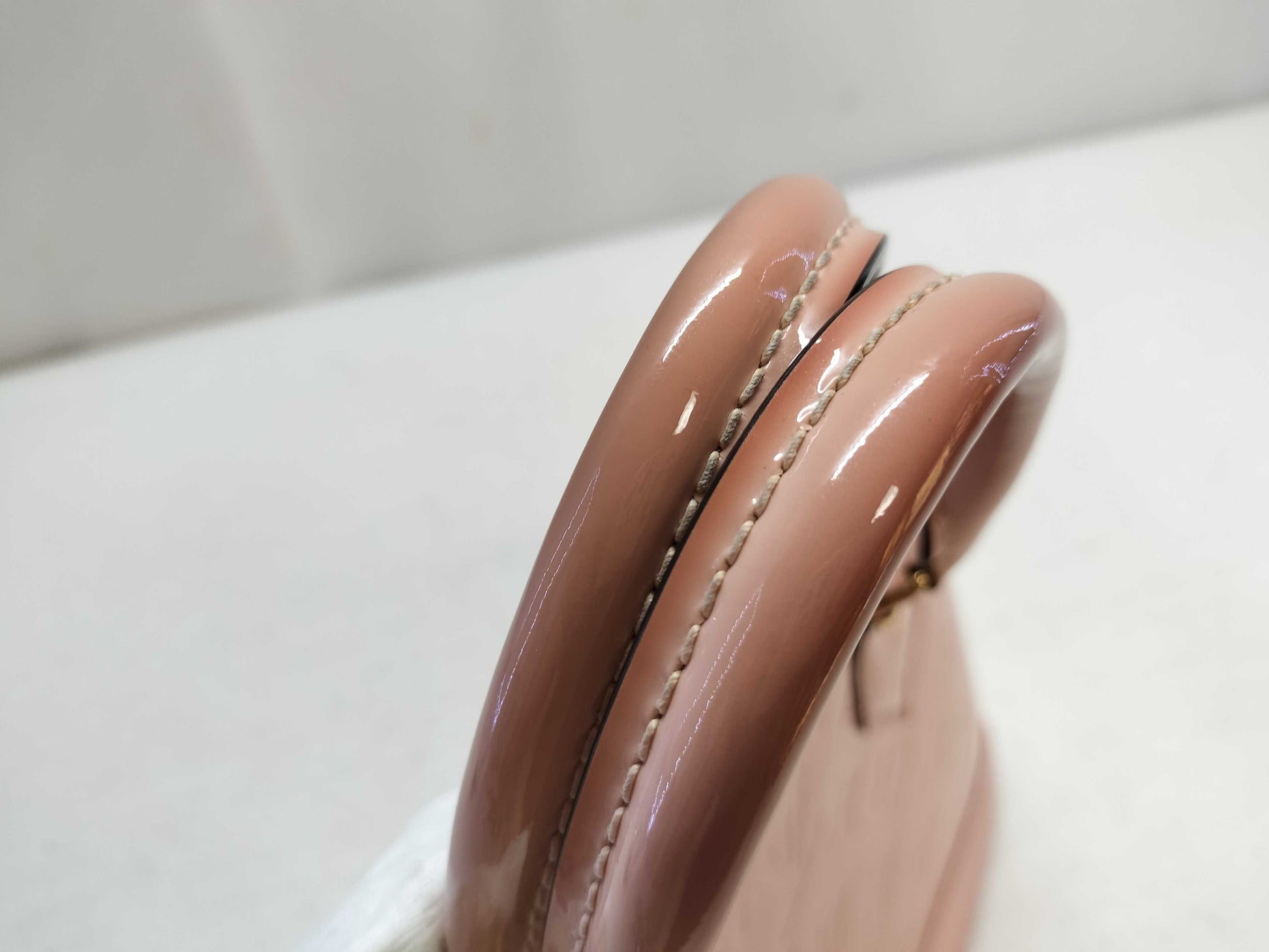 LOUIS VUITTON Vernis Louis Vuitton Alma BB Vernis Handbag