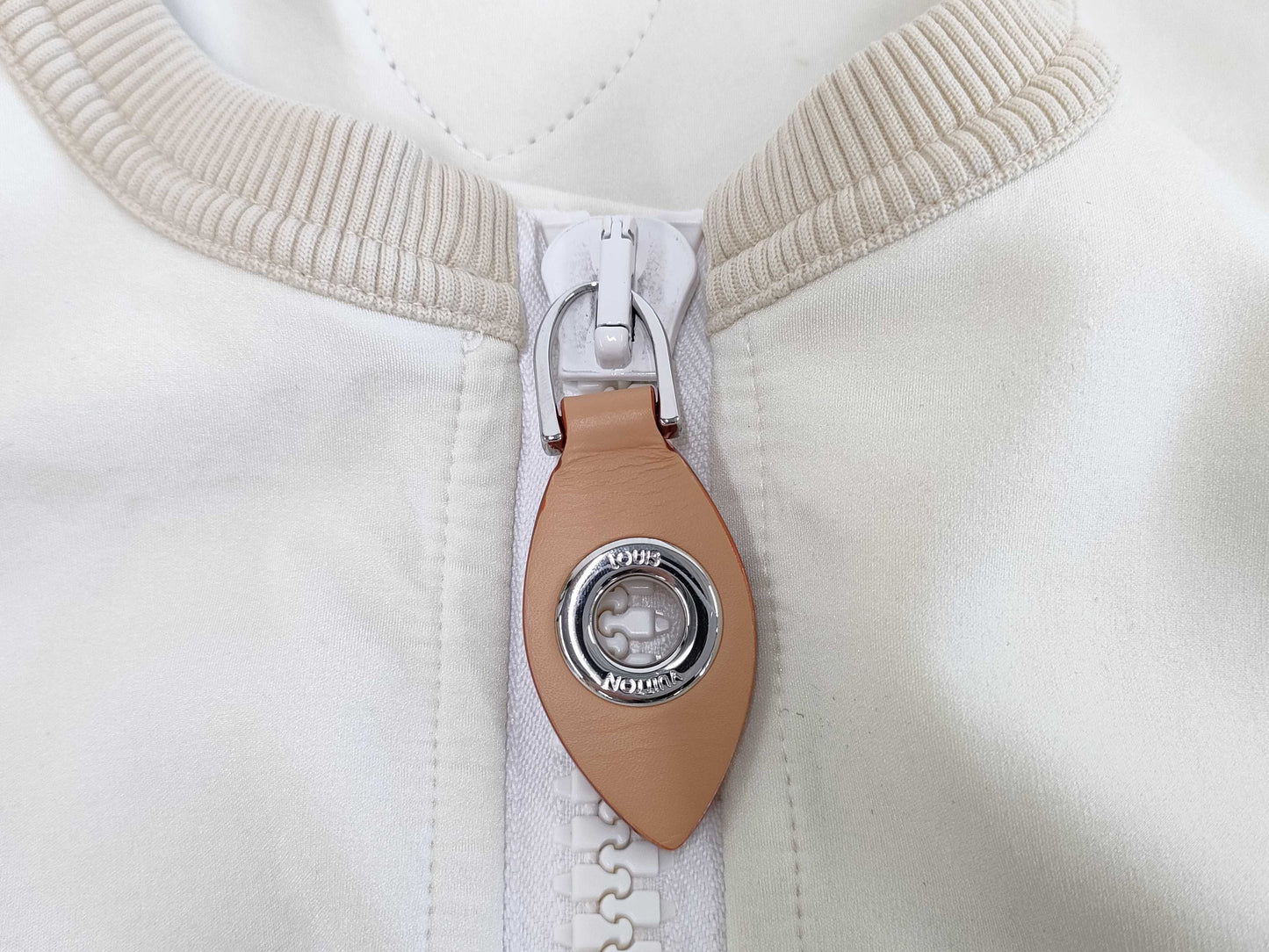 (10462_0009) LOUIS VUITTON 23 Year Old Zip-Up Sleeveless Cropped Top Beige Size XS Top