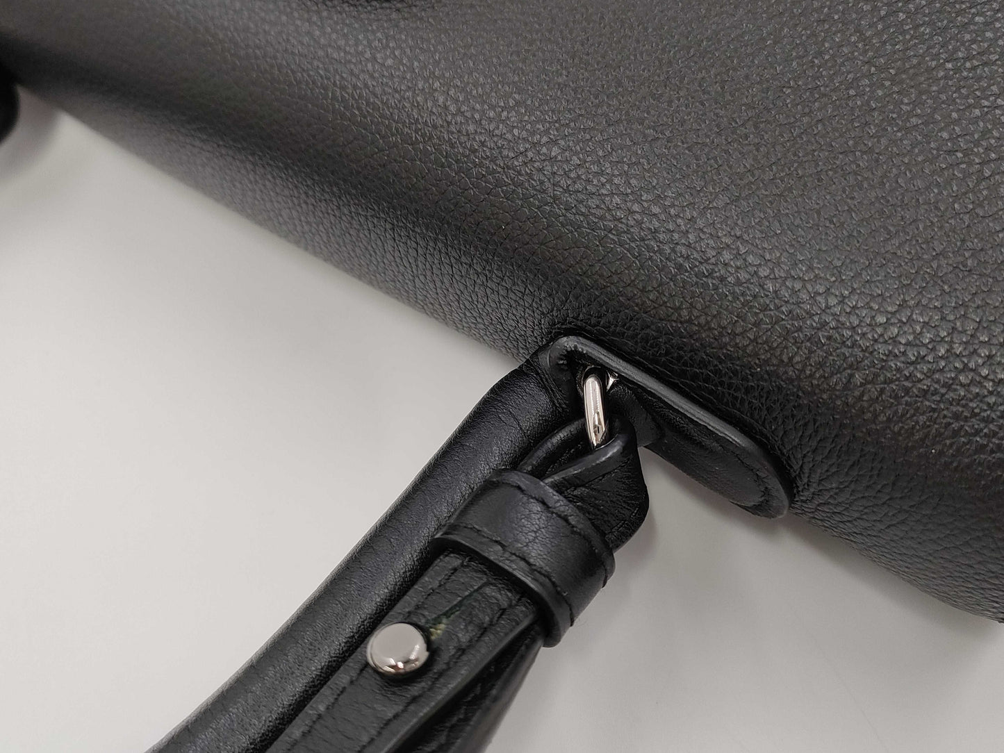 Brillant Black Canvas Strap Handbag
