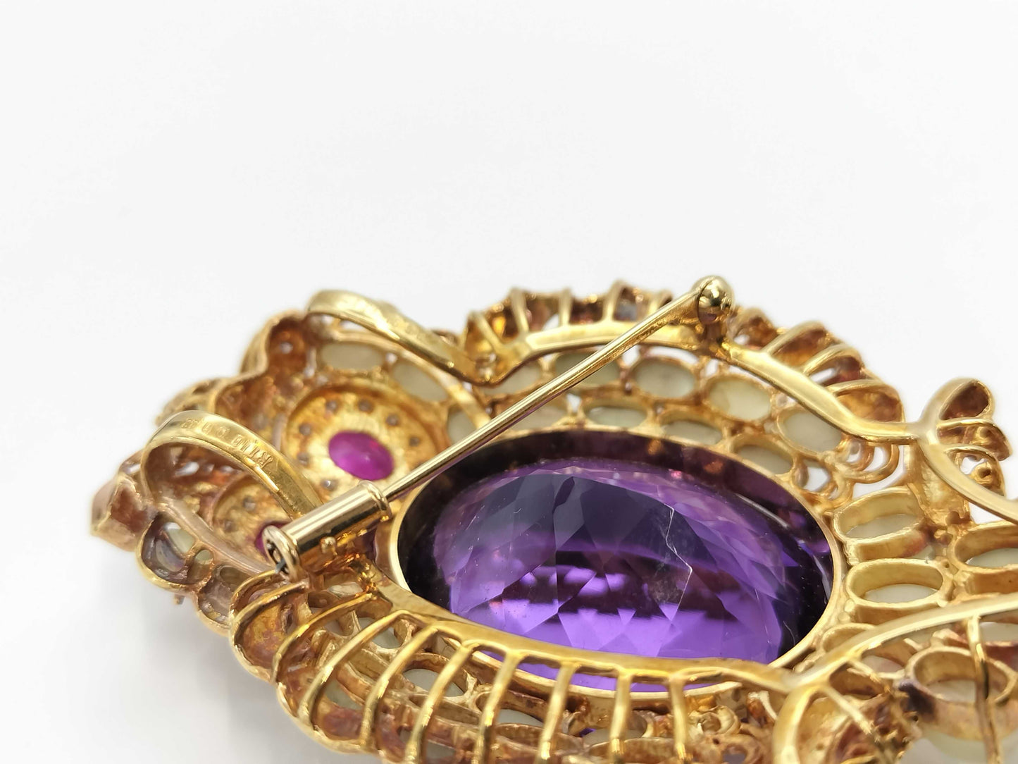 Owl motif, AM 36.91ct, colored cat's eye 16.47ct, R 1.10ct, D 0.32ct, K18, 32.4g, brooch