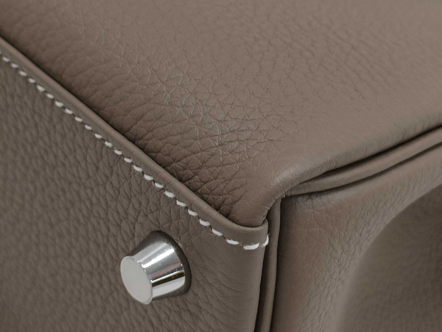 HERMES Kelly 25 Togo Etoupe Handbag with Silver Hardware, Inner Stitching, and K Stamp