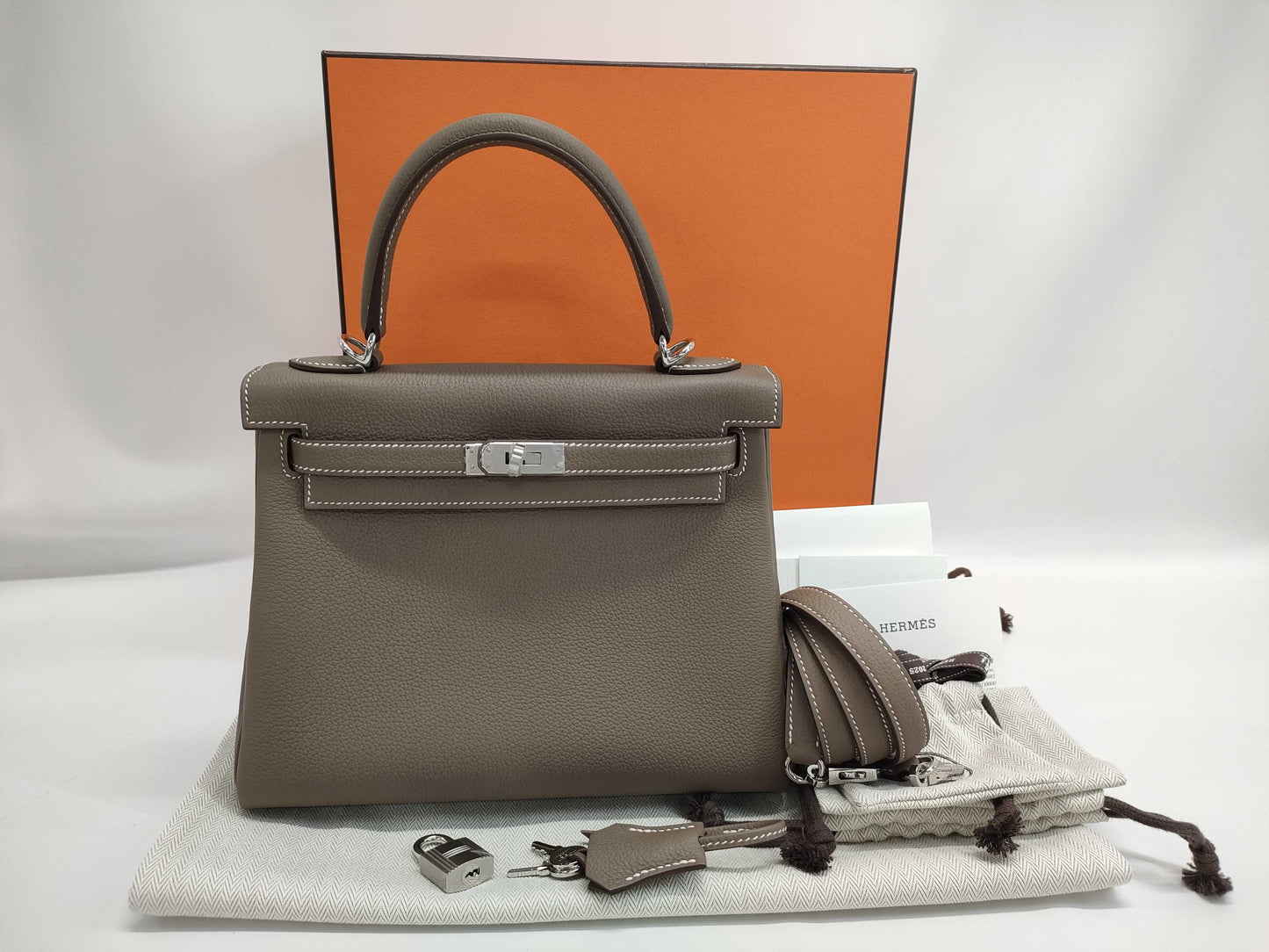 HERMES Kelly 25 Togo Etoupe Handbag with Silver Hardware, Inner Stitching, and K Stamp