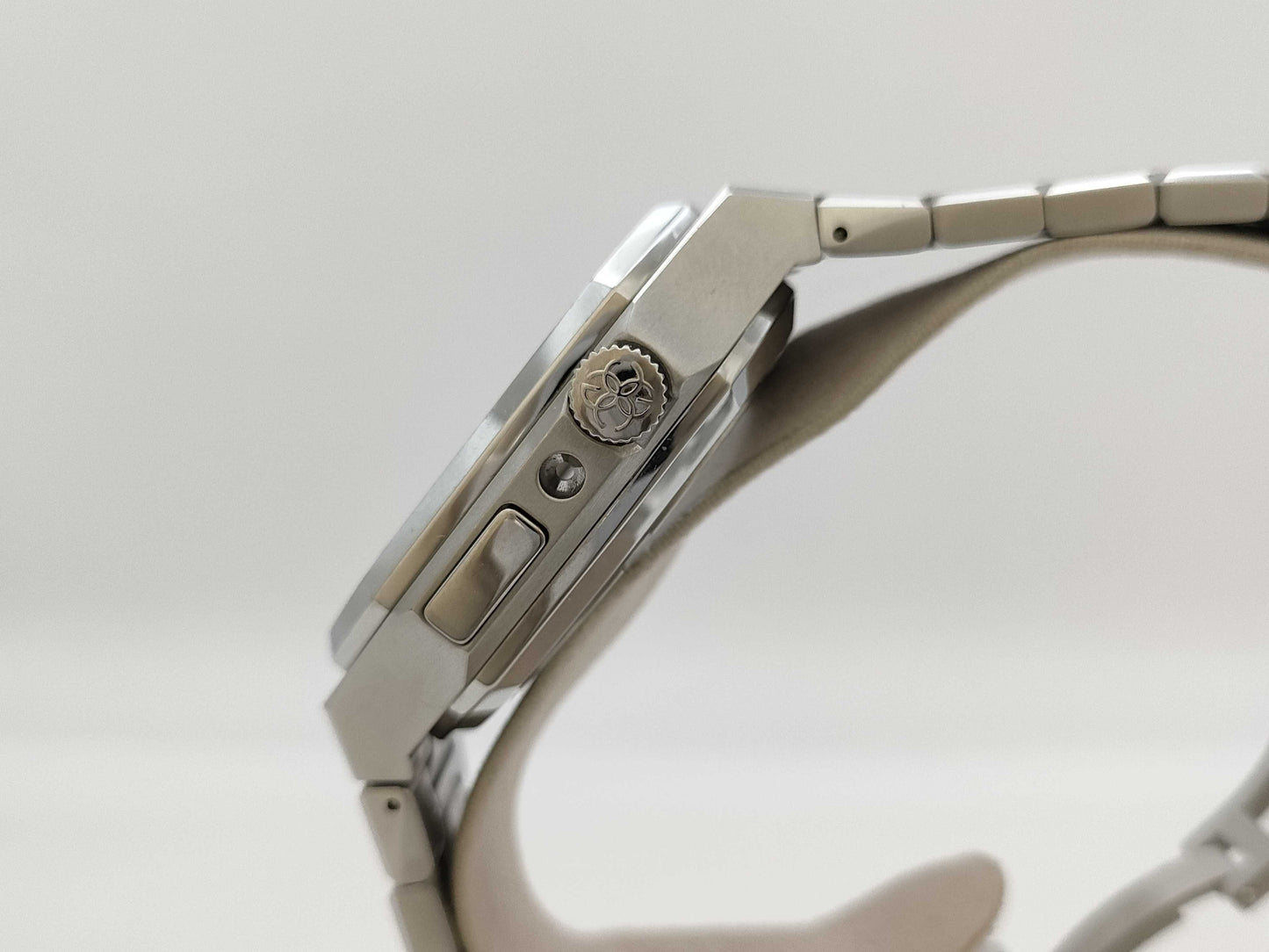 Golden Concept Apple Watch Case EV-40 114/999 Silver Other Accessories