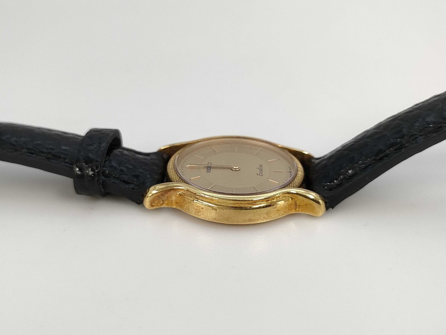 SEIKO Exceline 1F20-0D90 0N0239 Quartz 18K Non-Working/No Operational Guarantee Women's Watch