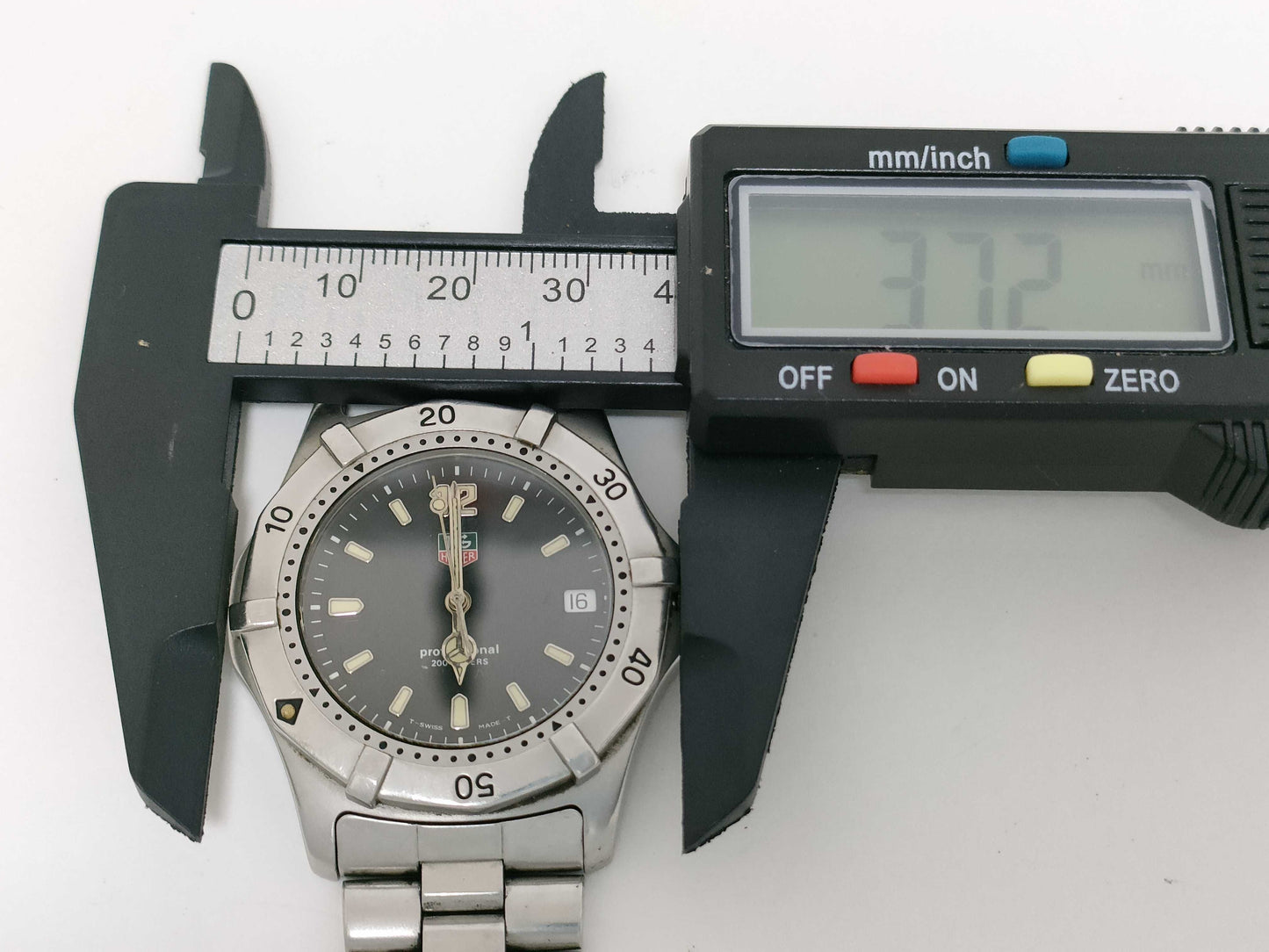 TAG Heuer ET9790 Stainless Steel/QZ Black Dial Men's Watch, Not Working/No Operational Guarantee