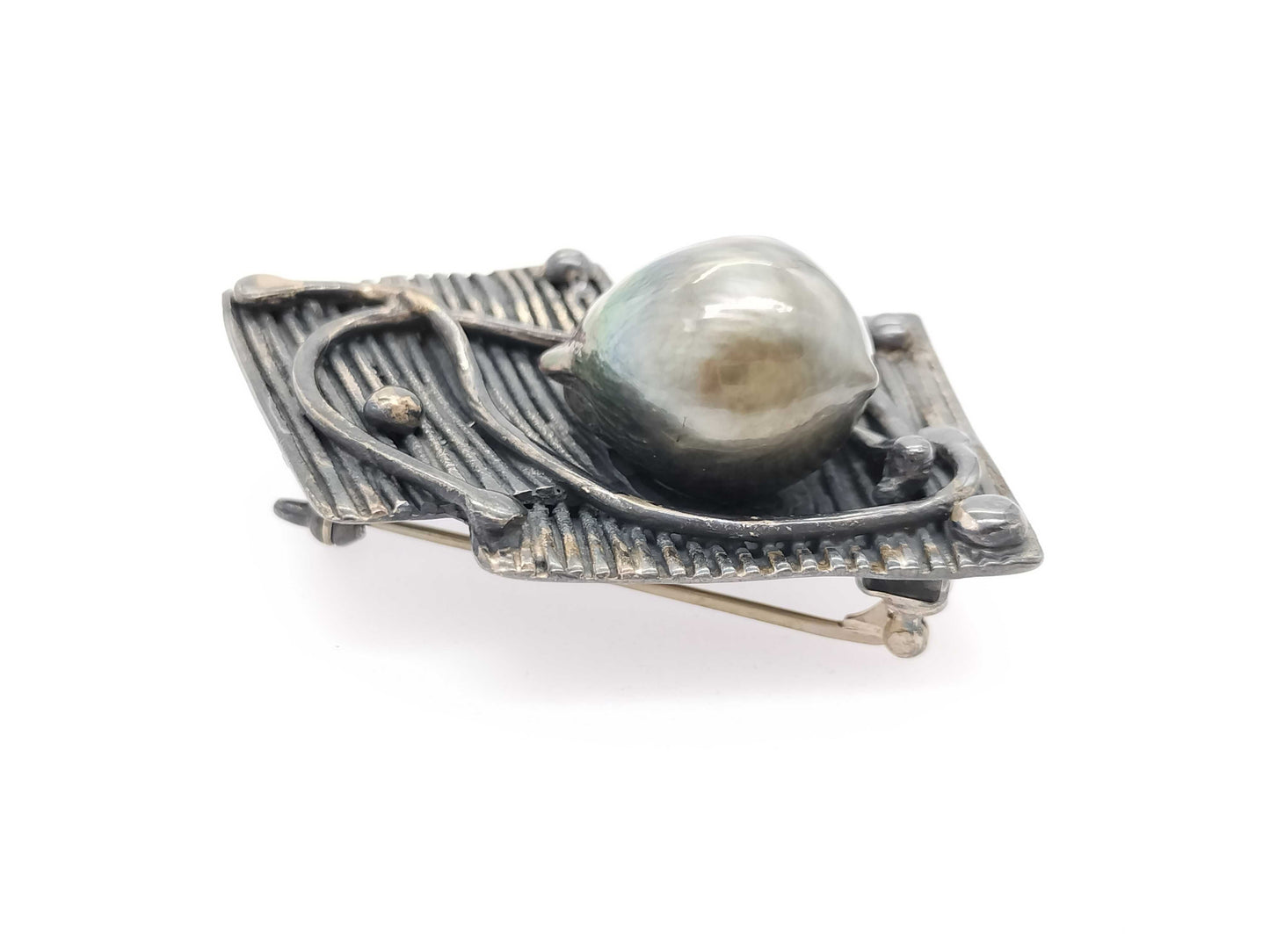 Pearl-like brooch, silver color