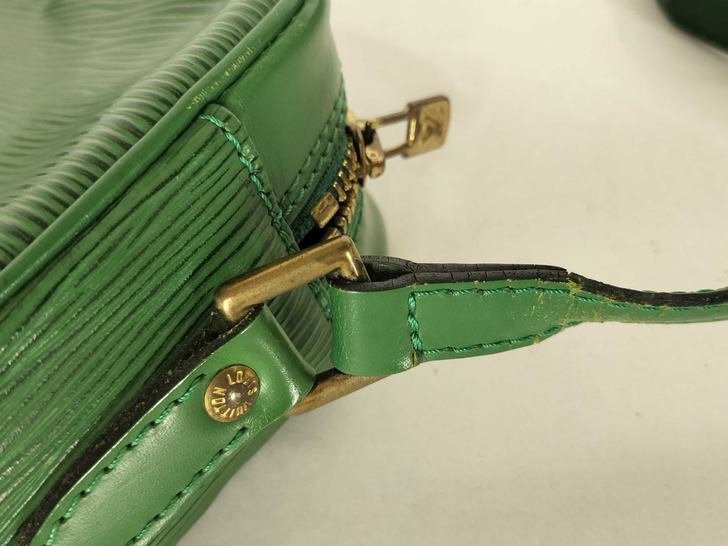LOUIS VUITTON Epi DU-Louis Vuitton?pi Trocad?ro M52314 Shoulder Bag