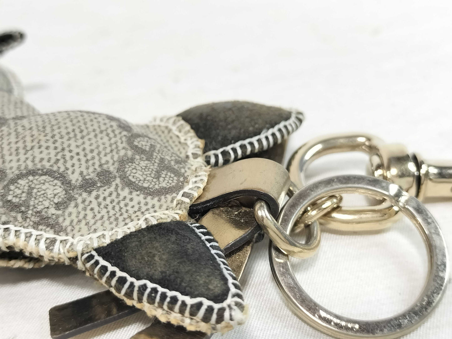 GUCCI GG Gucci Gucci Gucci Gucci GG Dog Charm Keychain Accessory Key Case Keychain