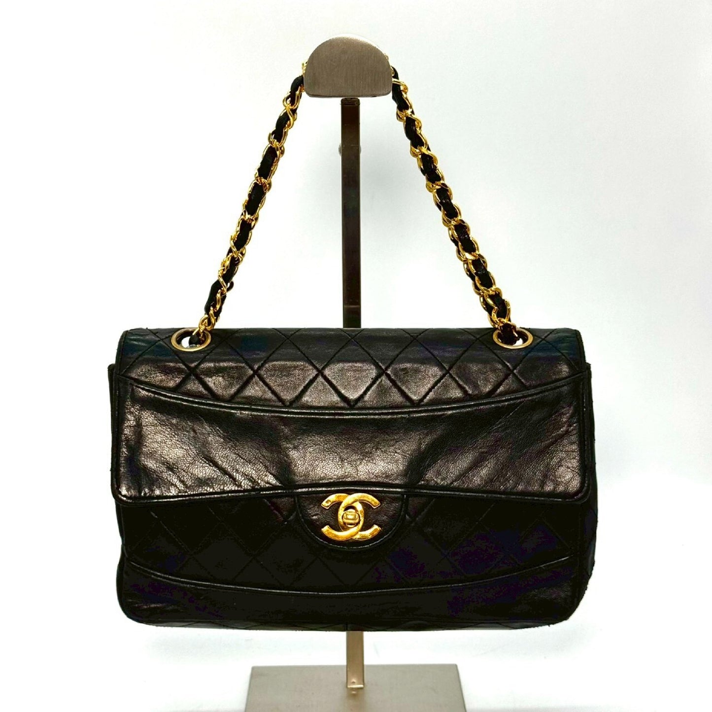 CHANEL Matelasse Lambskin Chain Shoulder Bag with Turnlock and Single Flap, Black, 1485545