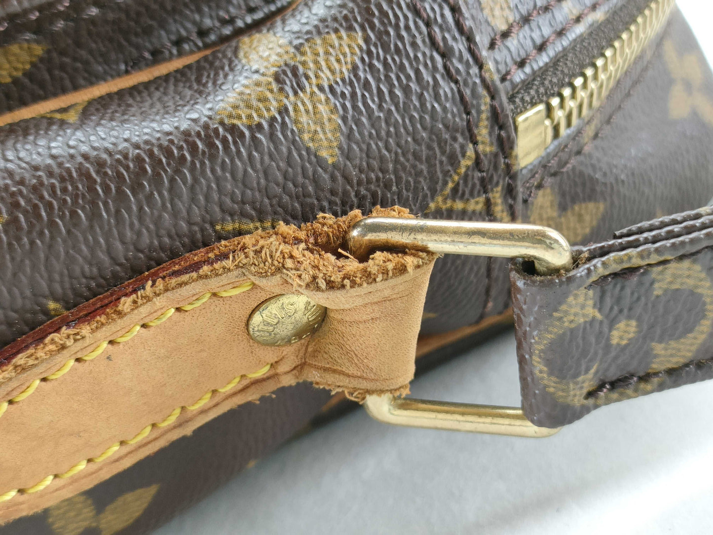 LOUIS VUITTON Monogram Nile M45244 Monogram Non-sticky Shoulder Bag