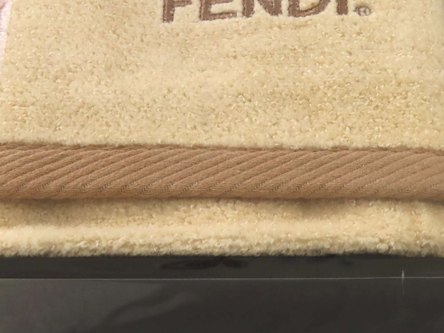 FENDI 1 face towel, 1 wash towel, other accessories