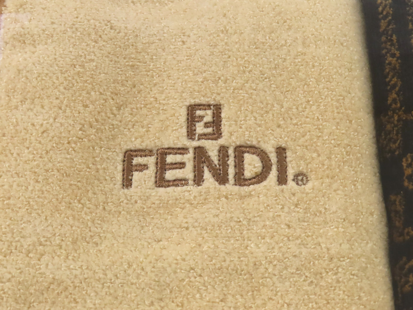 FENDI 1 face towel, 1 wash towel, other accessories