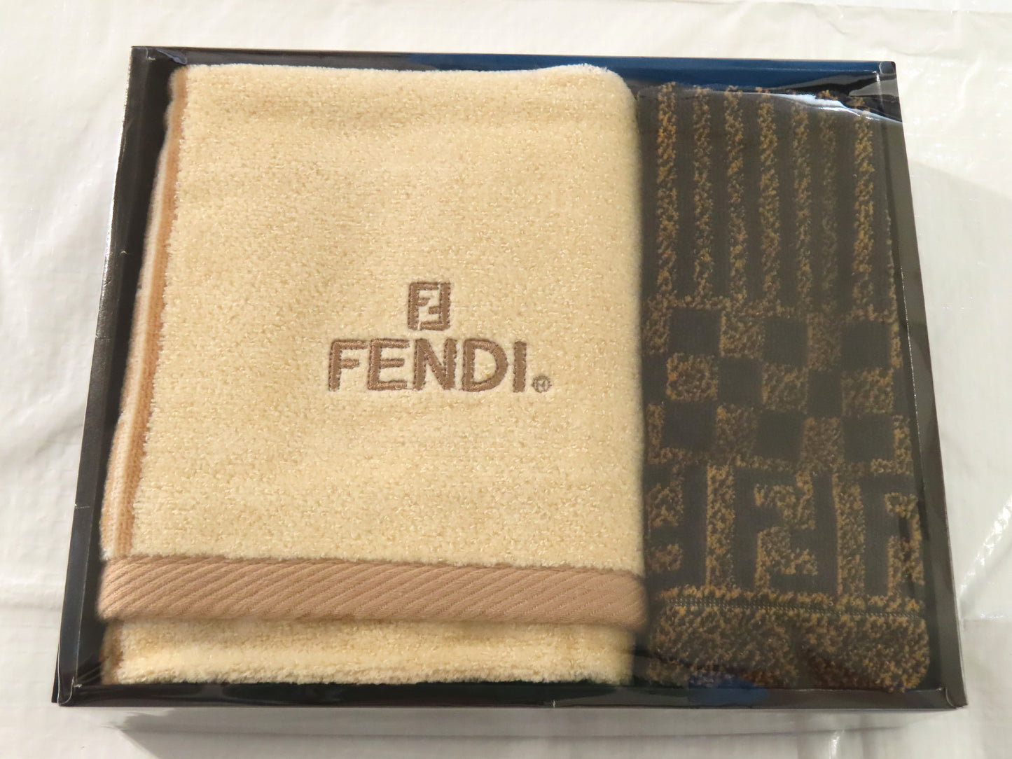 FENDI 1 face towel, 1 wash towel, other accessories