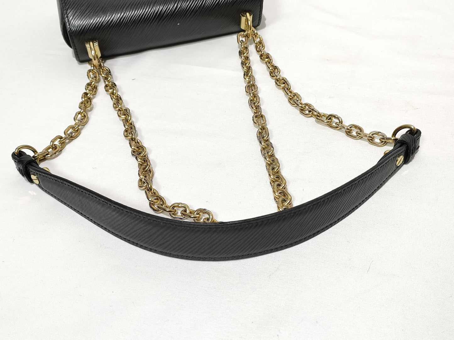 LOUIS VUITTON Epi Twist PM M21119 RFID Verified Shoulder Bag