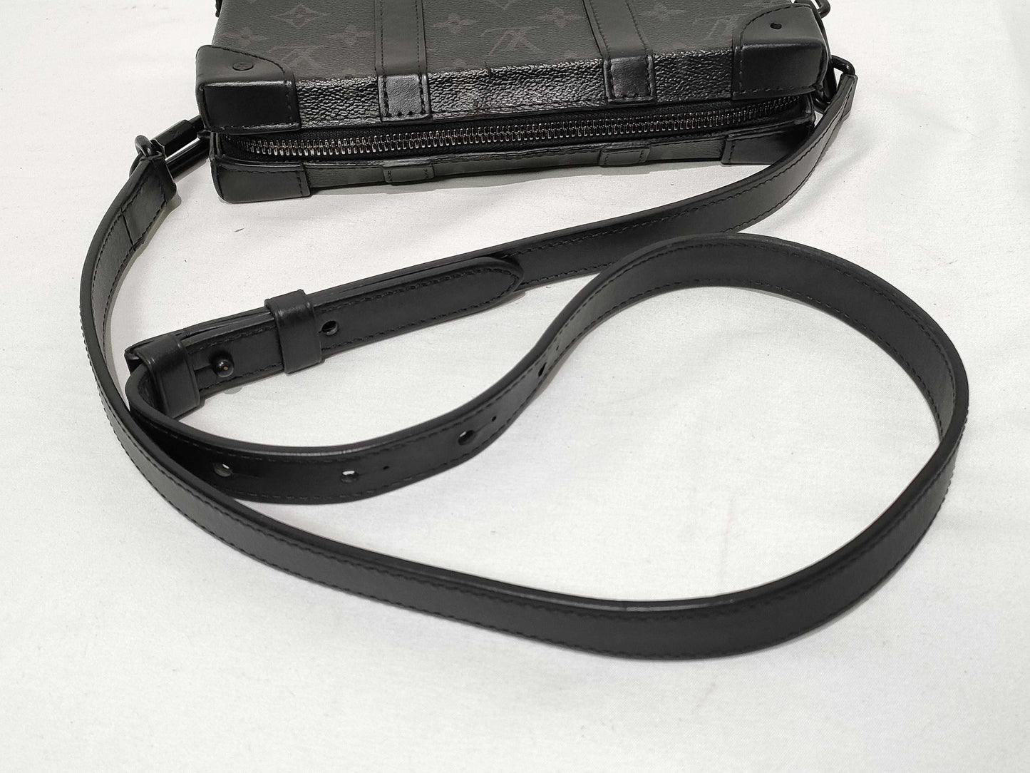 LOUIS VUITTON Monogram Louis Vuitton Eclipse Soft Trunk Wallet M69838 RFID Shoulder Bag Wallet Shoulder Bag