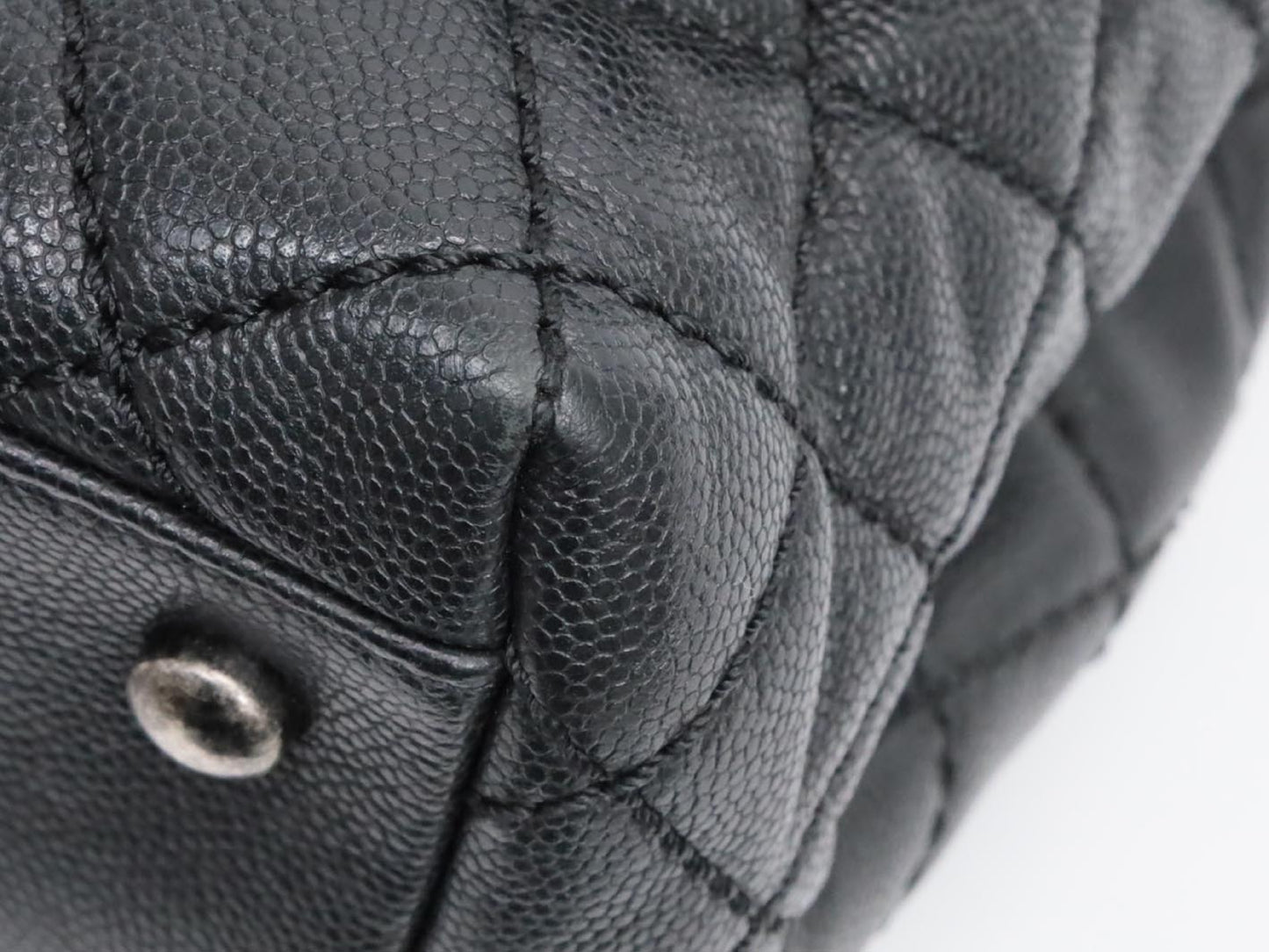 CHANEL Caviar Skin Coco Handle S 21 Series Shoulder Bag