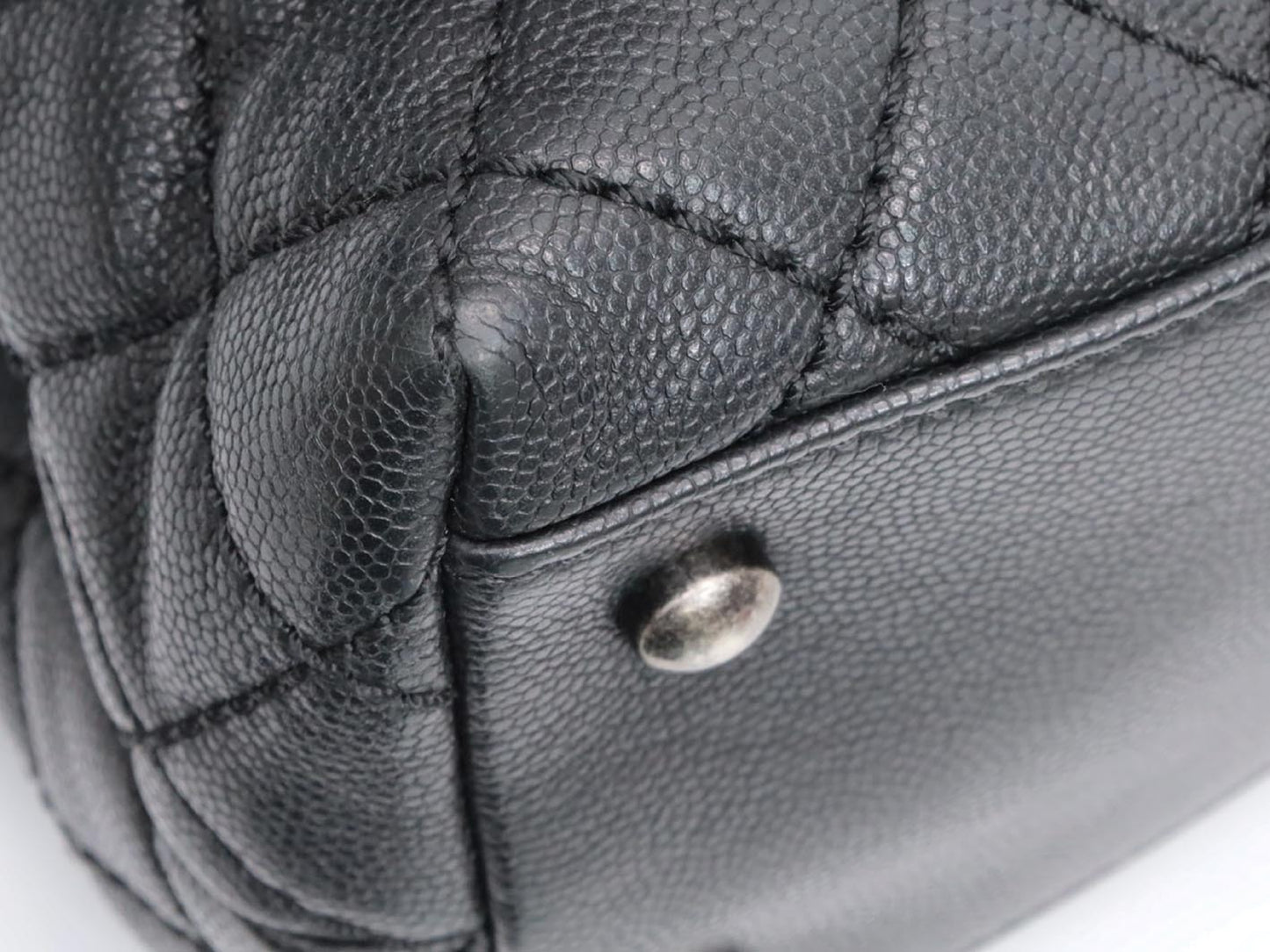 CHANEL Caviar Skin Coco Handle S 21 Series Shoulder Bag