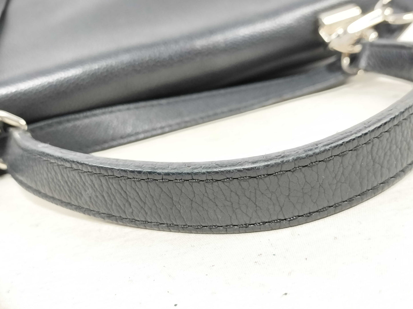 LOUIS VUITTON LV Logo x Calf Leather Lock Me Cartable M50250 DU4125 Black Handbag