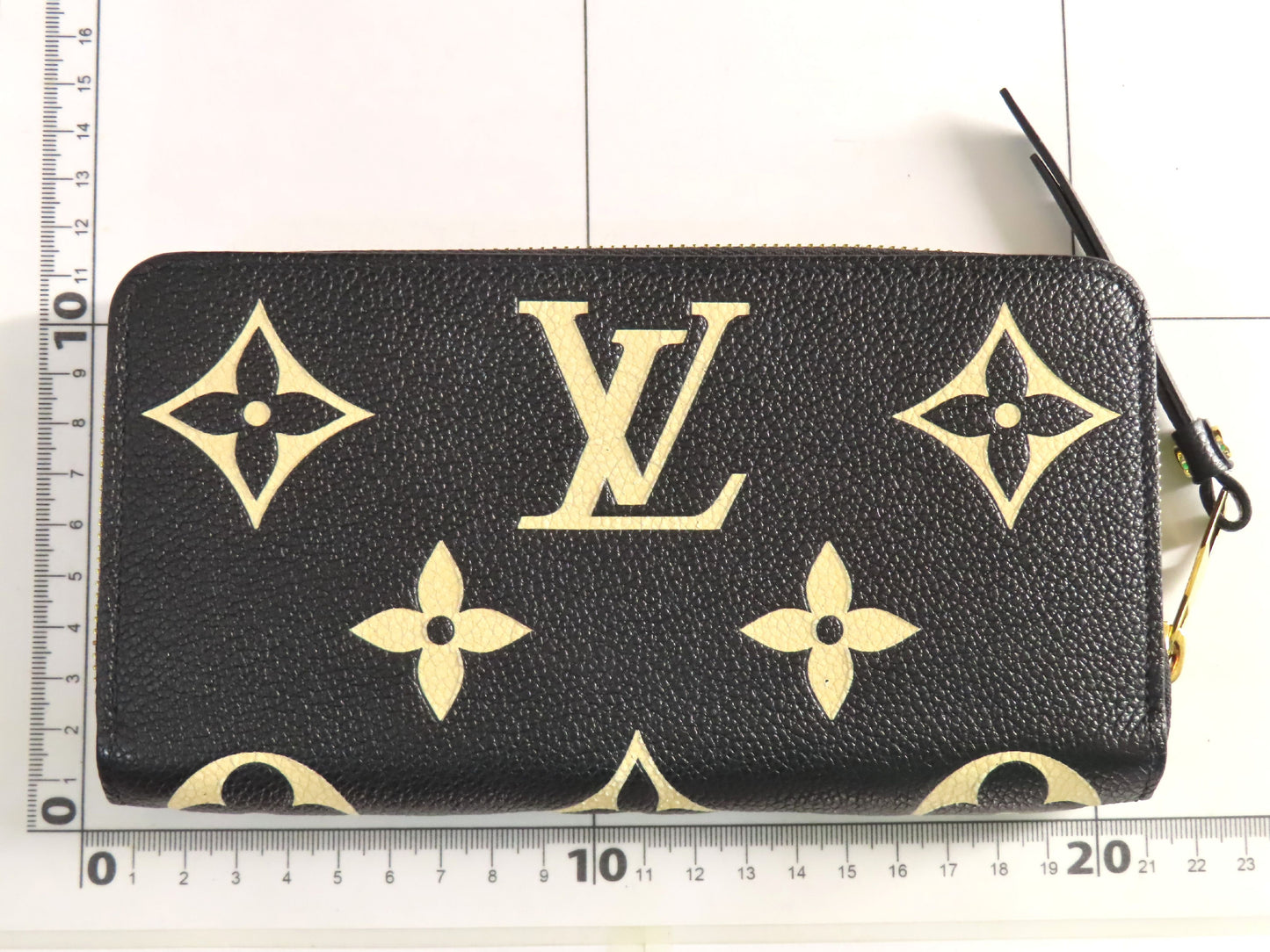 LOUIS VUITTON Monogram Empreinte Louis Vuitton Monogram Empreinte Zippy Wallet